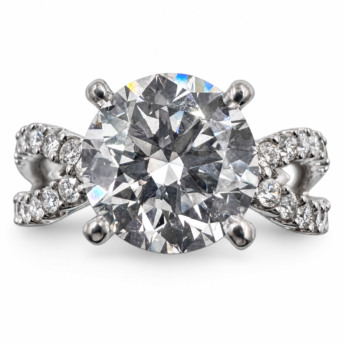 18k White Gold Ring with 2.67Ct. Lab Grown Round Diamond With Side Diamonds 0.40 Ct. (Size 5.75)