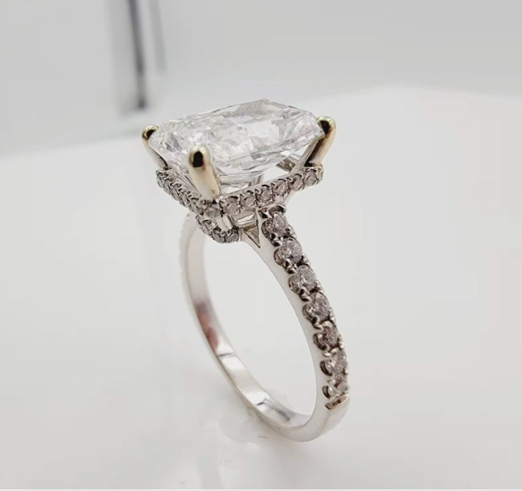 18k White Gold 3.24ct Engagement Ring With Lab Grown Center Diamond.