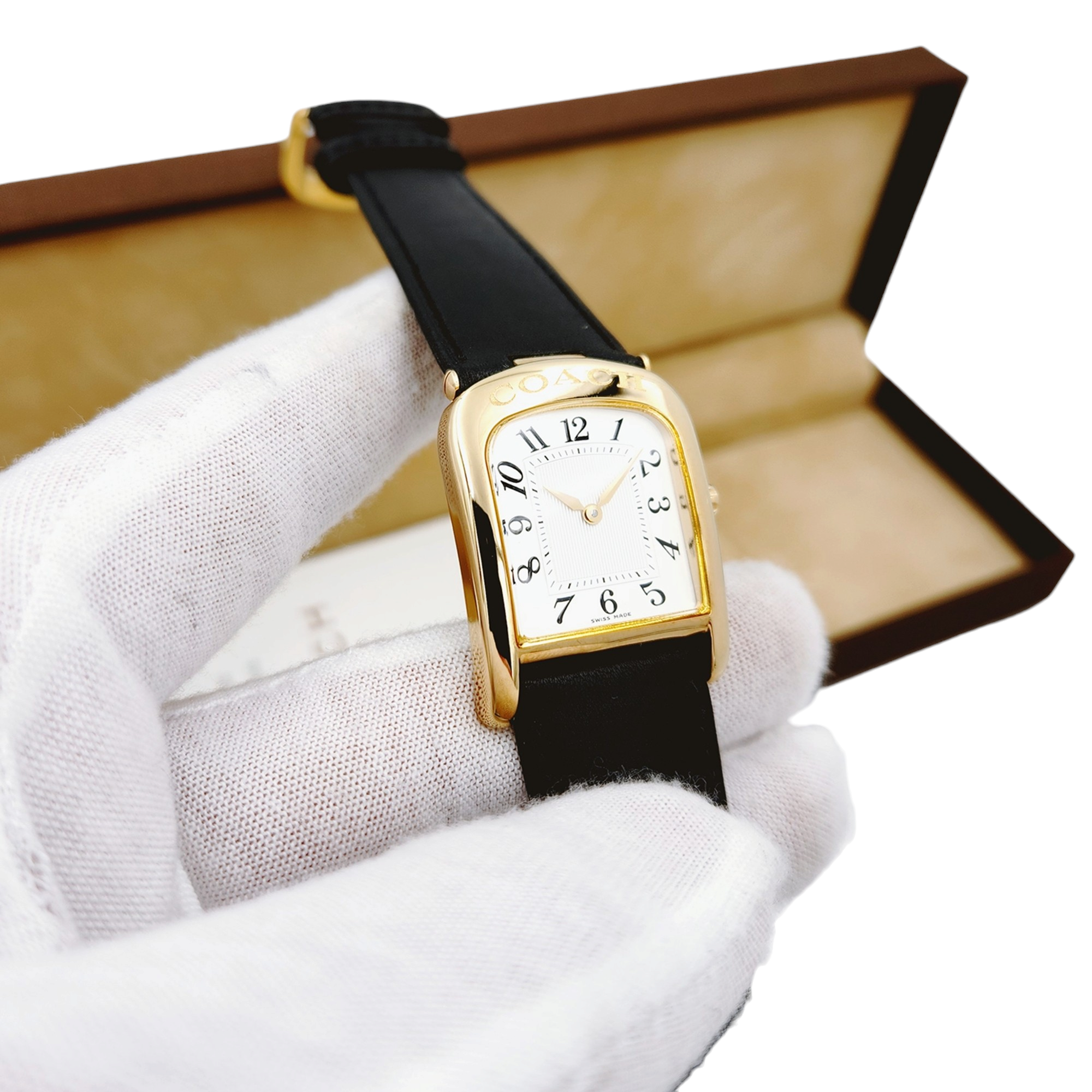 Ladies Coach 26mm Gold Plated Watch with Genuine Black Leather Band and White Dial. (Pre-Owned W501)