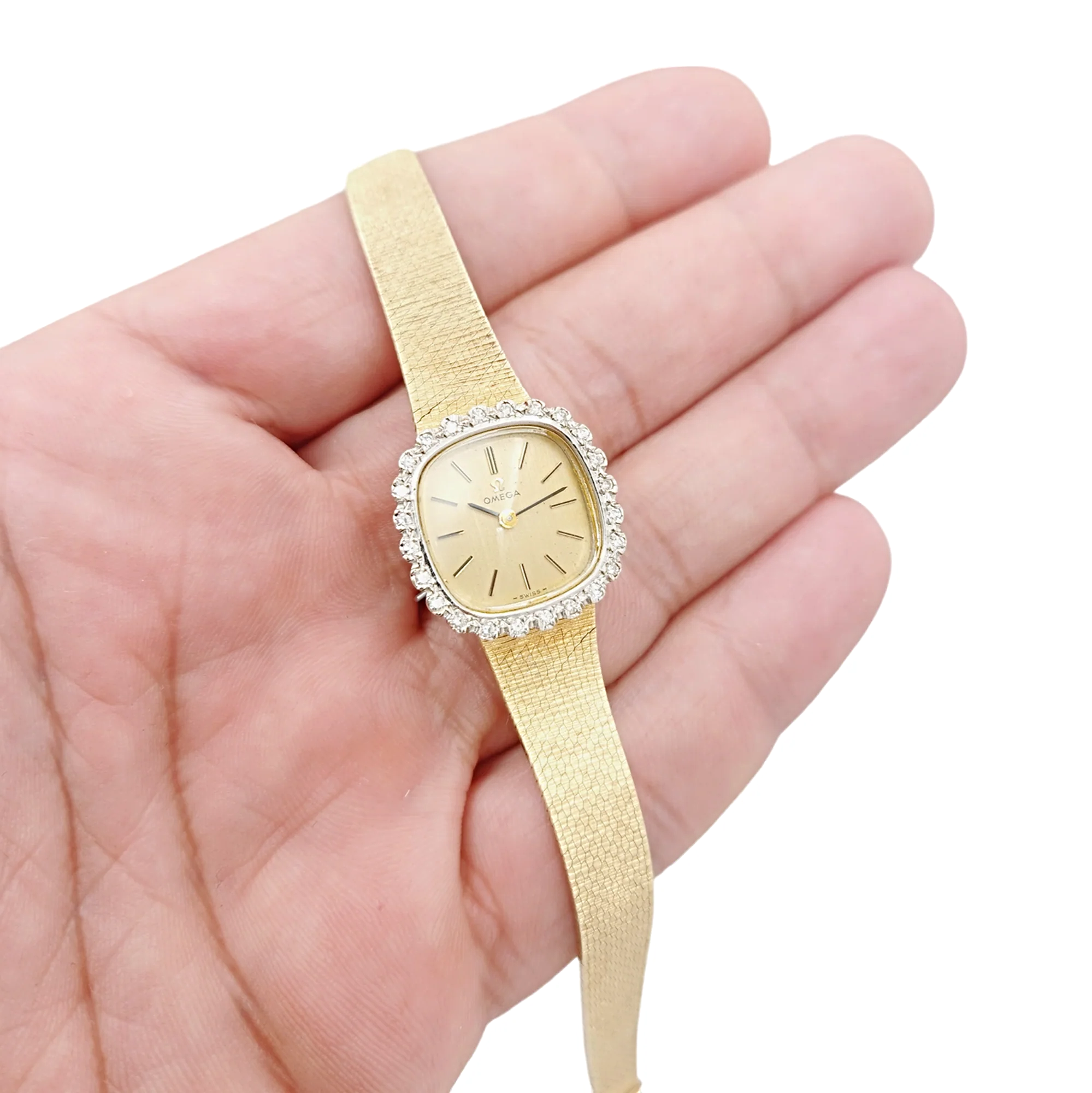 *Ladies Omega 20mm Vintage 14K Yellow Gold Automatic Watch with Gold Dial and Diamond Bezel. (Pre-Owned)