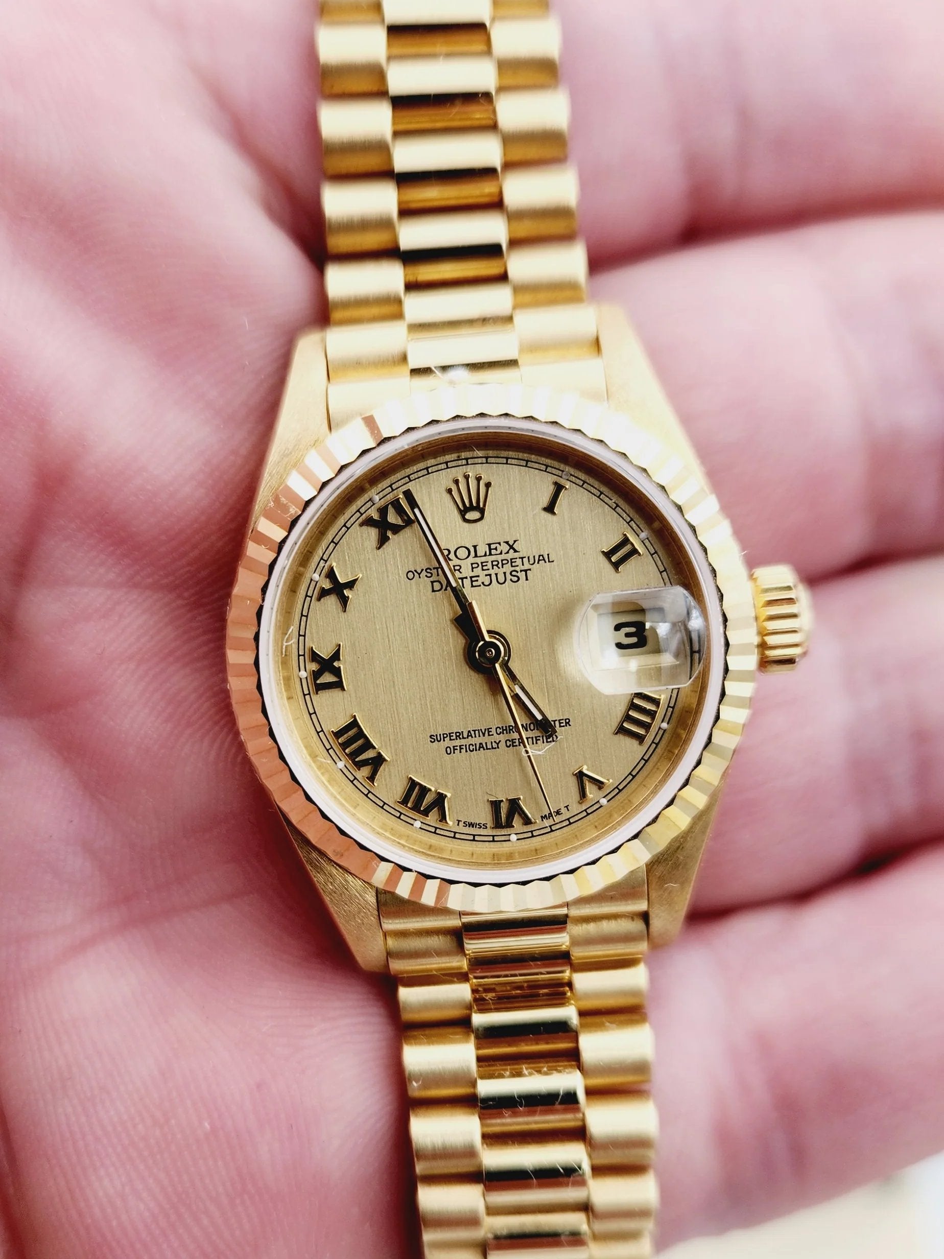 *Ladies Rolex 26mm Presidential 18K Yellow Gold Watch with Gold Dial and Fluted Bezel. (UNWORN 69178)