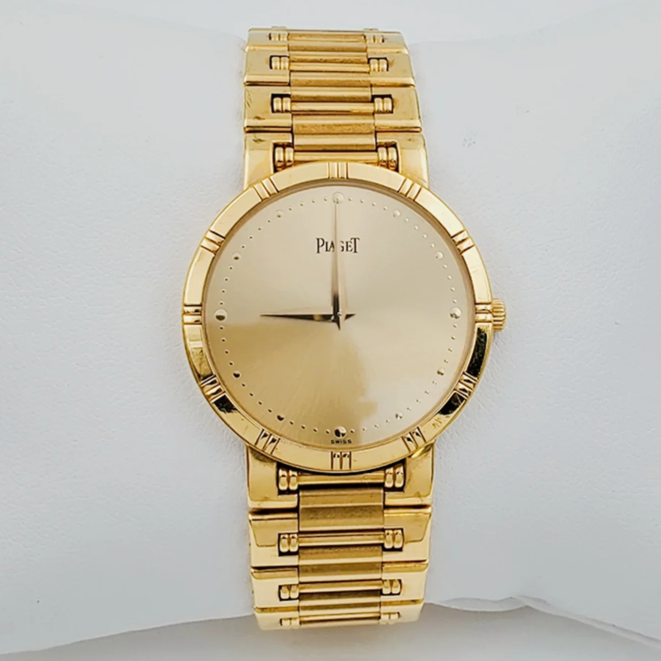 *Men's Piaget 31mm Dancer Vintage Solid 18K Yellow Gold Band Watch with Champagne Dial. (Pre-Owned)