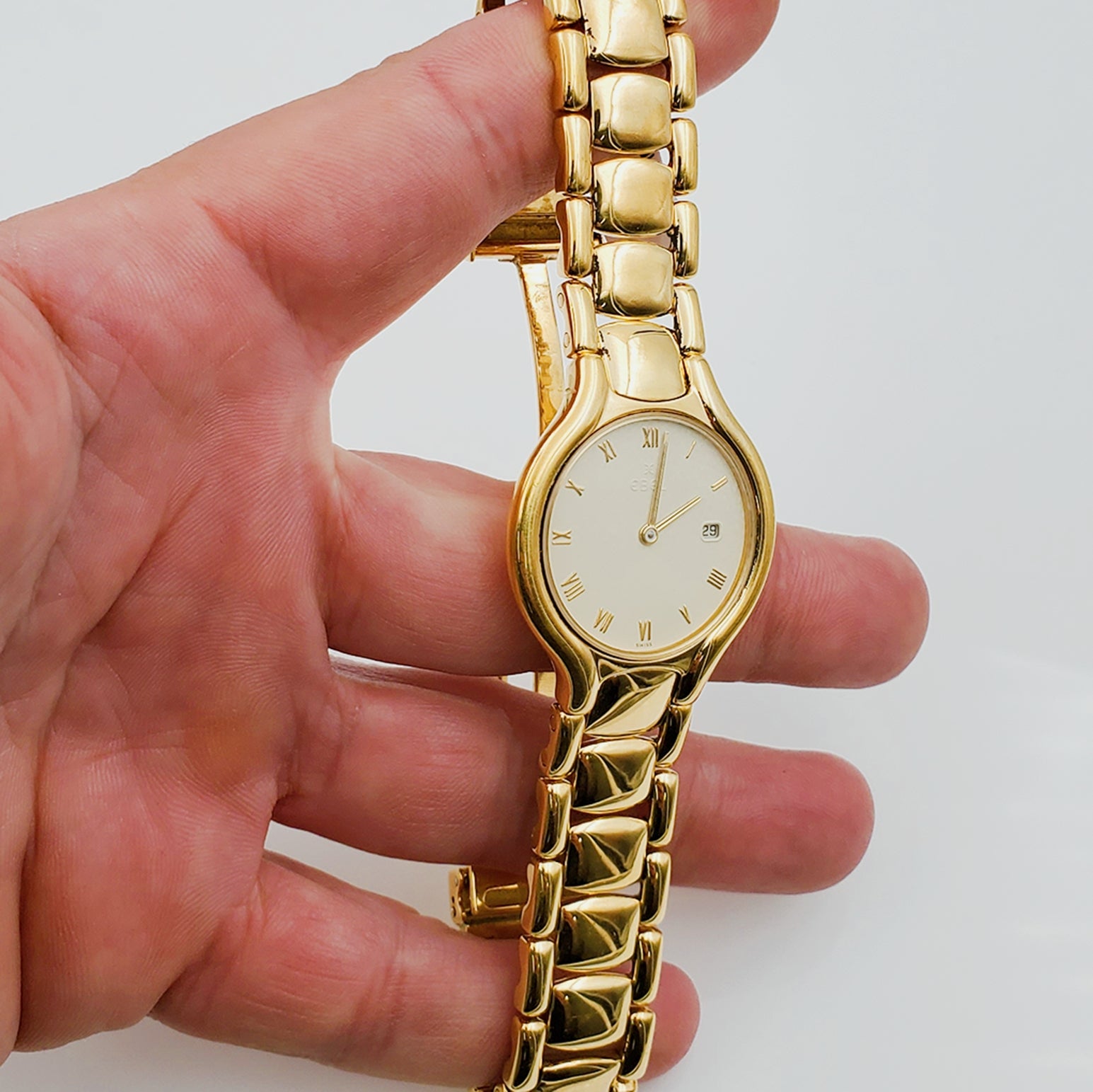 Unisex Ebel 31mm Beluga 18K Solid Yellow Gold Watch with Cream Dial and Roman Numeral. (Pre-Owned)