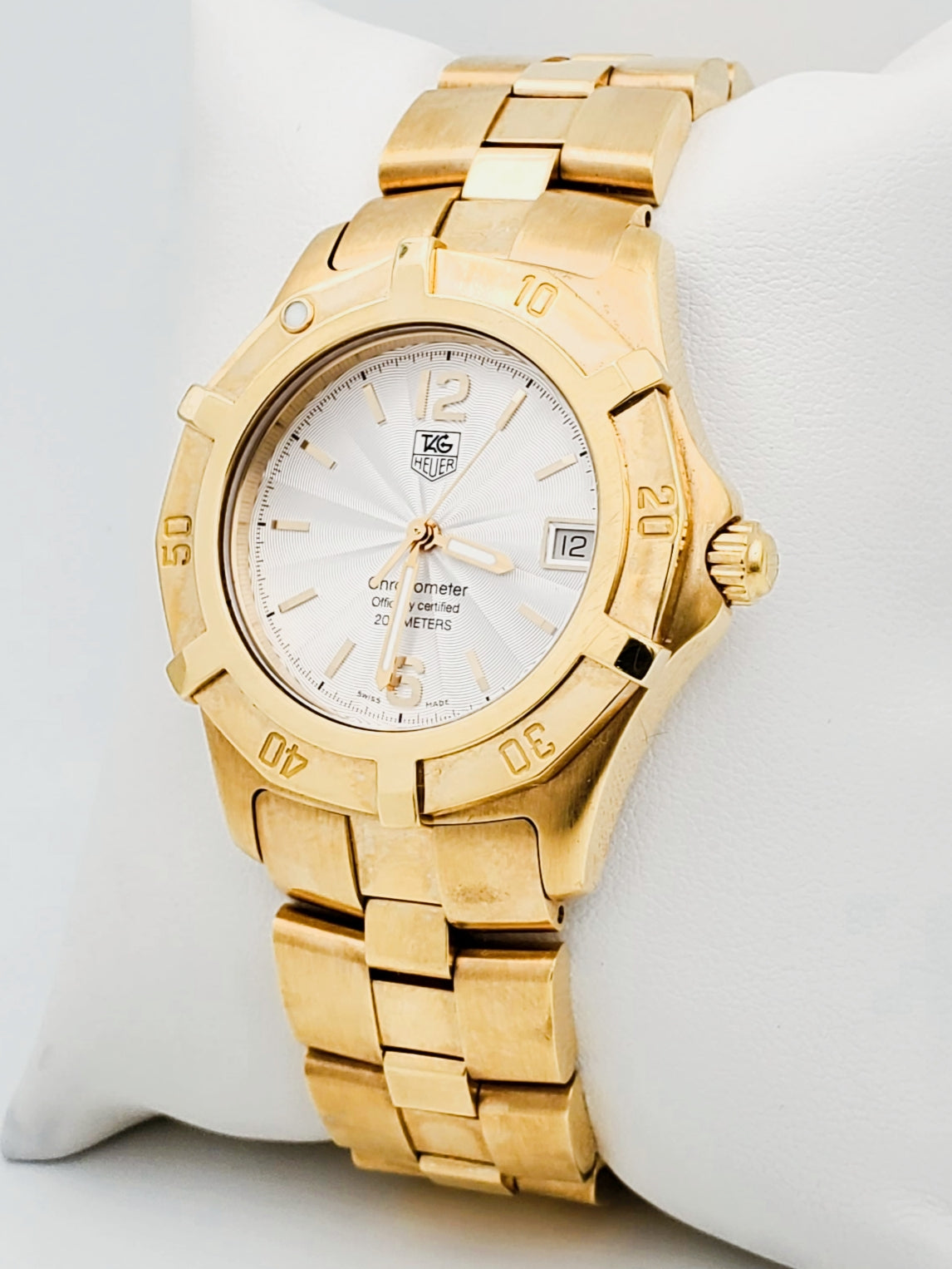 Men's TAG Heuer 38mm 2000 Solid 18K Yellow Gold Watch with Silver Dial and Smooth Bezel. (Pre-Owned WN5140)