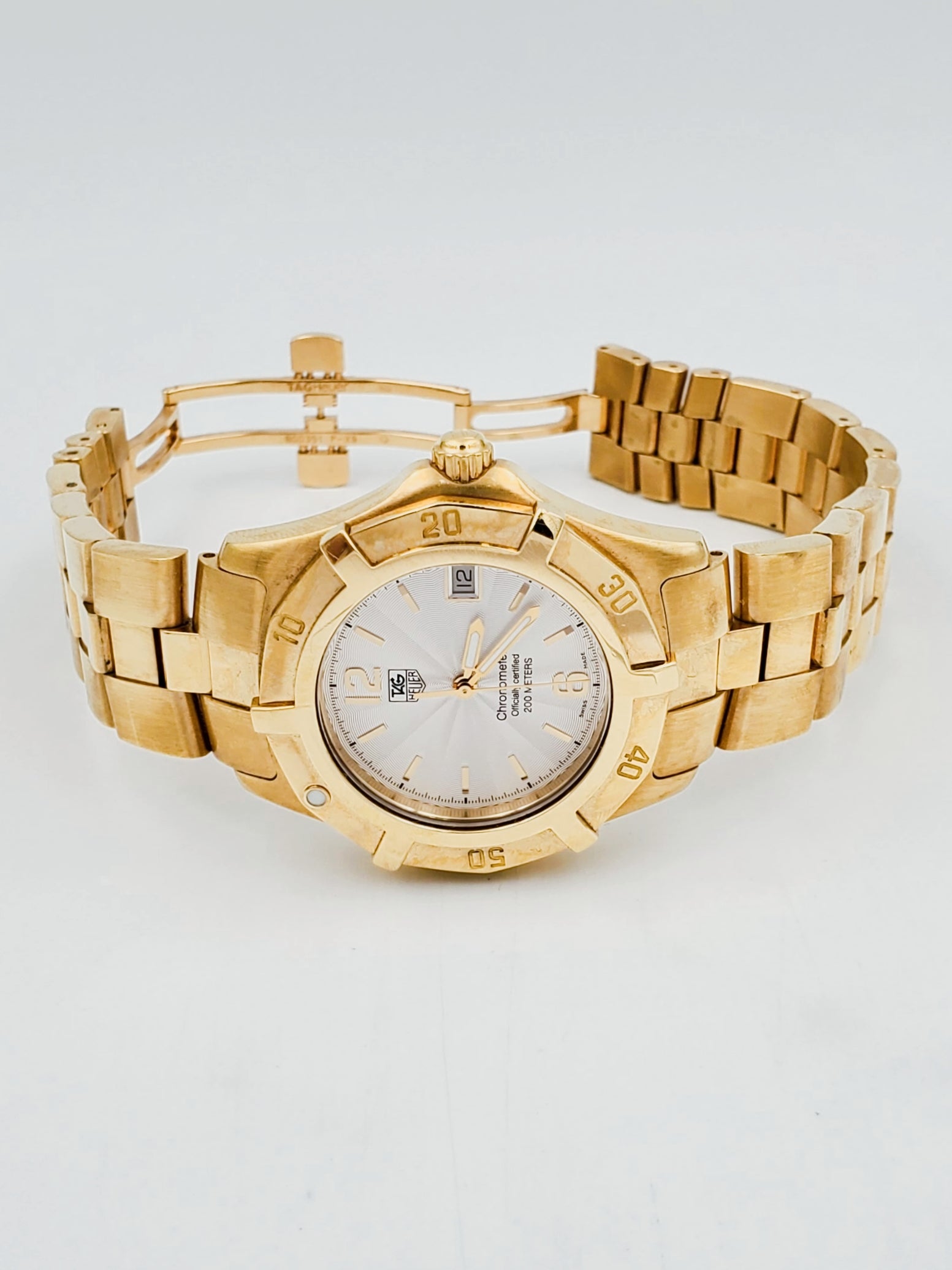 Men's TAG Heuer 38mm 2000 Solid 18K Yellow Gold Watch with Silver Dial and Smooth Bezel. (Pre-Owned WN5140)