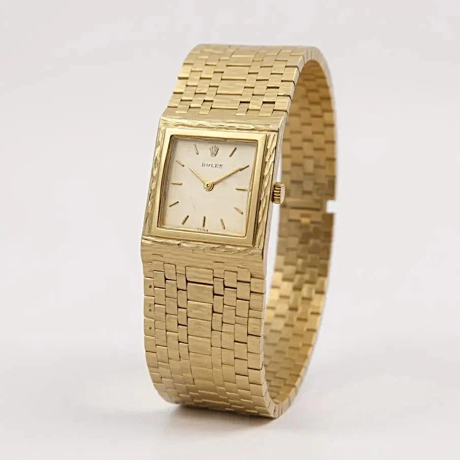 1950's Unisex Rolex 25mm Vintage 14K Yellow Gold Watch with Gold Dial and Gold Mesh Bracelet. (Pre-Owned)