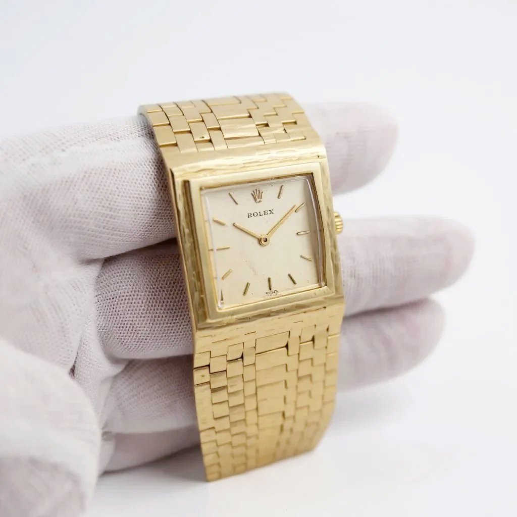 1950's Unisex Rolex 25mm Vintage 14K Yellow Gold Watch with Gold Dial and Gold Mesh Bracelet. (Pre-Owned)