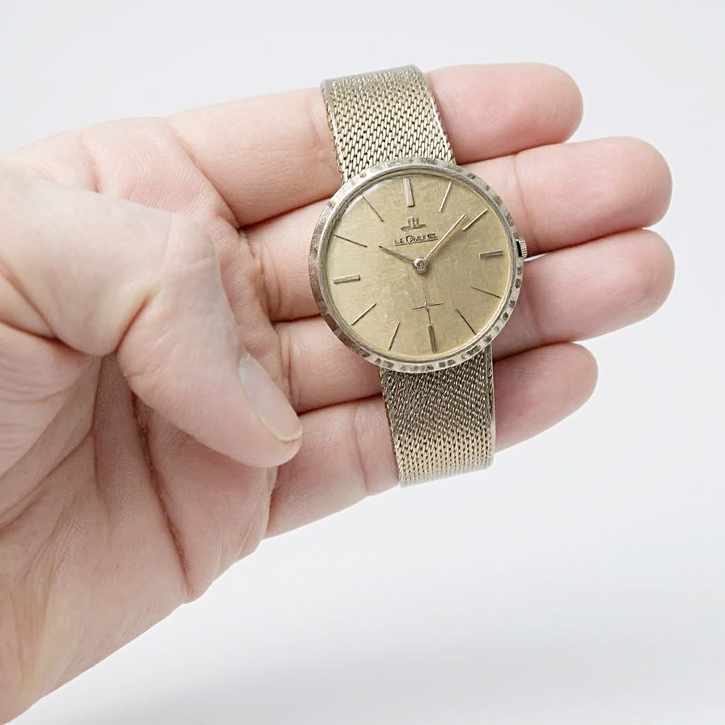 Unisex Le Coultre 33mm Vintage 18K White Gold Watch with Silver Dial. (Pre-Owned)