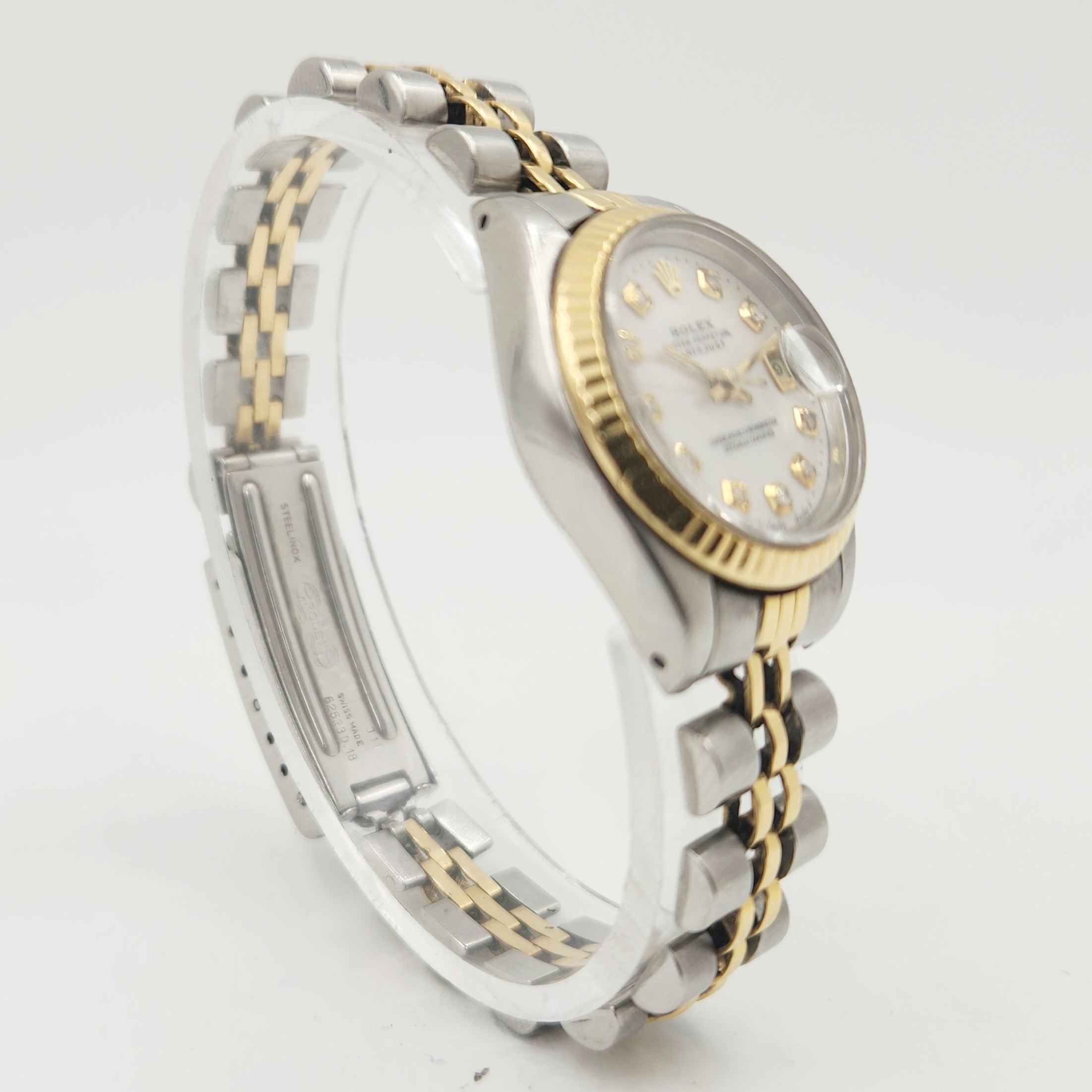 Ladies Rolex 26mm Vintage DateJust 18K Yellow Gold / Stainless Steel Two Tone Watch with White Diamond Dial and Fluted Bezel. (Pre-Owned 69173)
