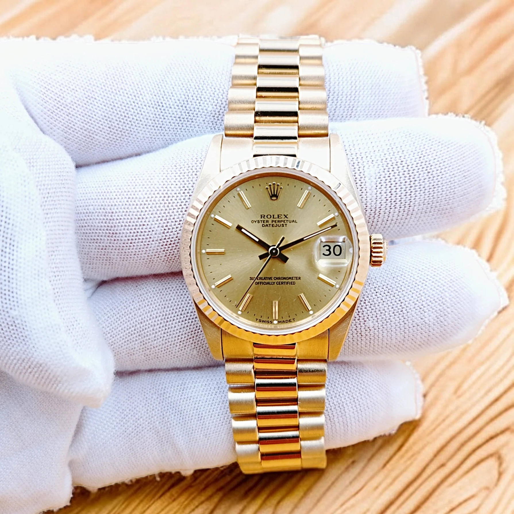 Ladies Rolex 31mm Midsize Presidential 18K Solid Yellow Gold Wristwatch w/ Champagne Dial & Fluted Bezel. (Pre-Owned 63278)