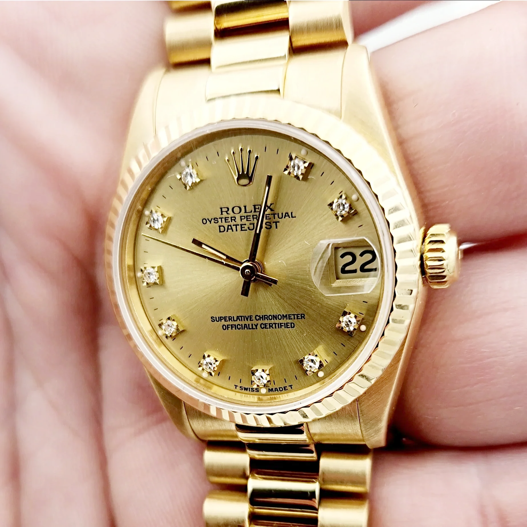 Ladies Rolex 31mm Midsize Presidential 18K Solid Yellow Gold Watch with Champagne Diamond Dial and Fluted Bezel. (Pre-Owned 68278)