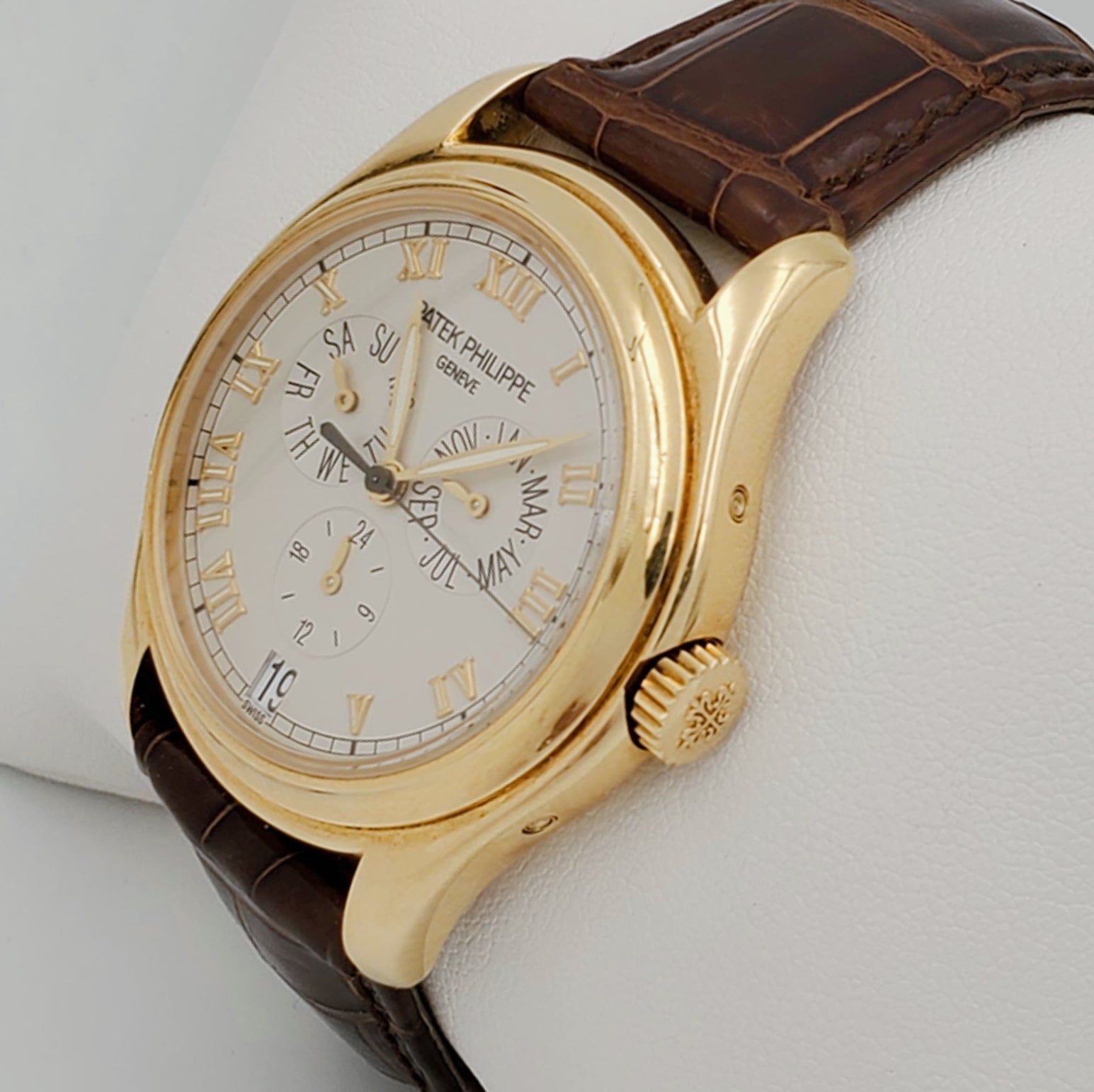 Men's Patek Philippe Complications 18K Gold Yellow Gold Automatic Wrist Watch with Annual Calendar. (Pre-Owned Model 5035)