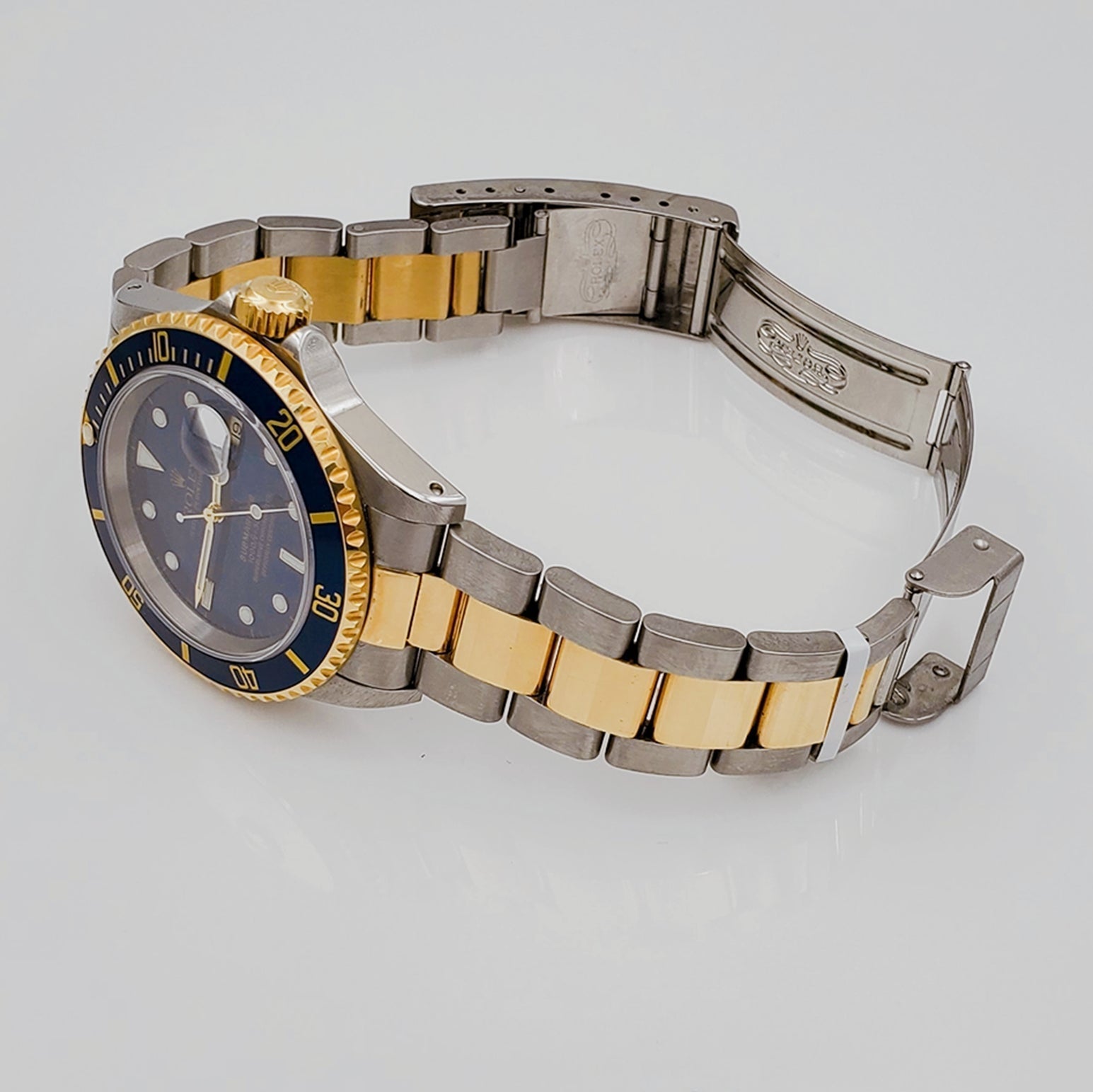 2007 Men's Rolex 40mm Submariner Oyster Perpetual Two Tone 18K Yellow Gold / Stainless Steel Watch with Blue Dial and Blue Bezel. (Pre-Owned 16613LB)