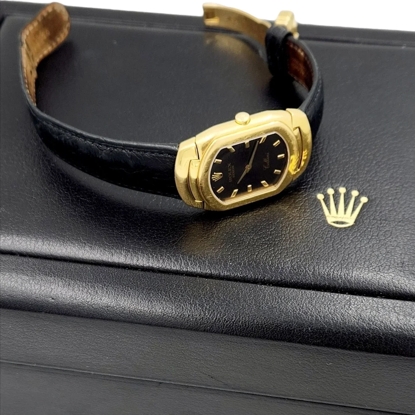 Men's Rolex Cellini Vintage 18K Yellow Gold Watch with Black Dial and Black Leather Strap. (Pre-Owned 6633)