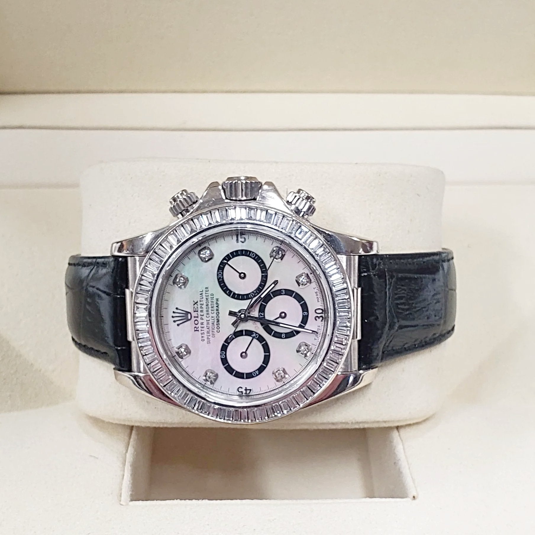Men's Rolex Daytona  40mm Leather Band Watch with Mother of Pearl Diamond Dial and Diamond Bezel. (Pre-Owned 116518)