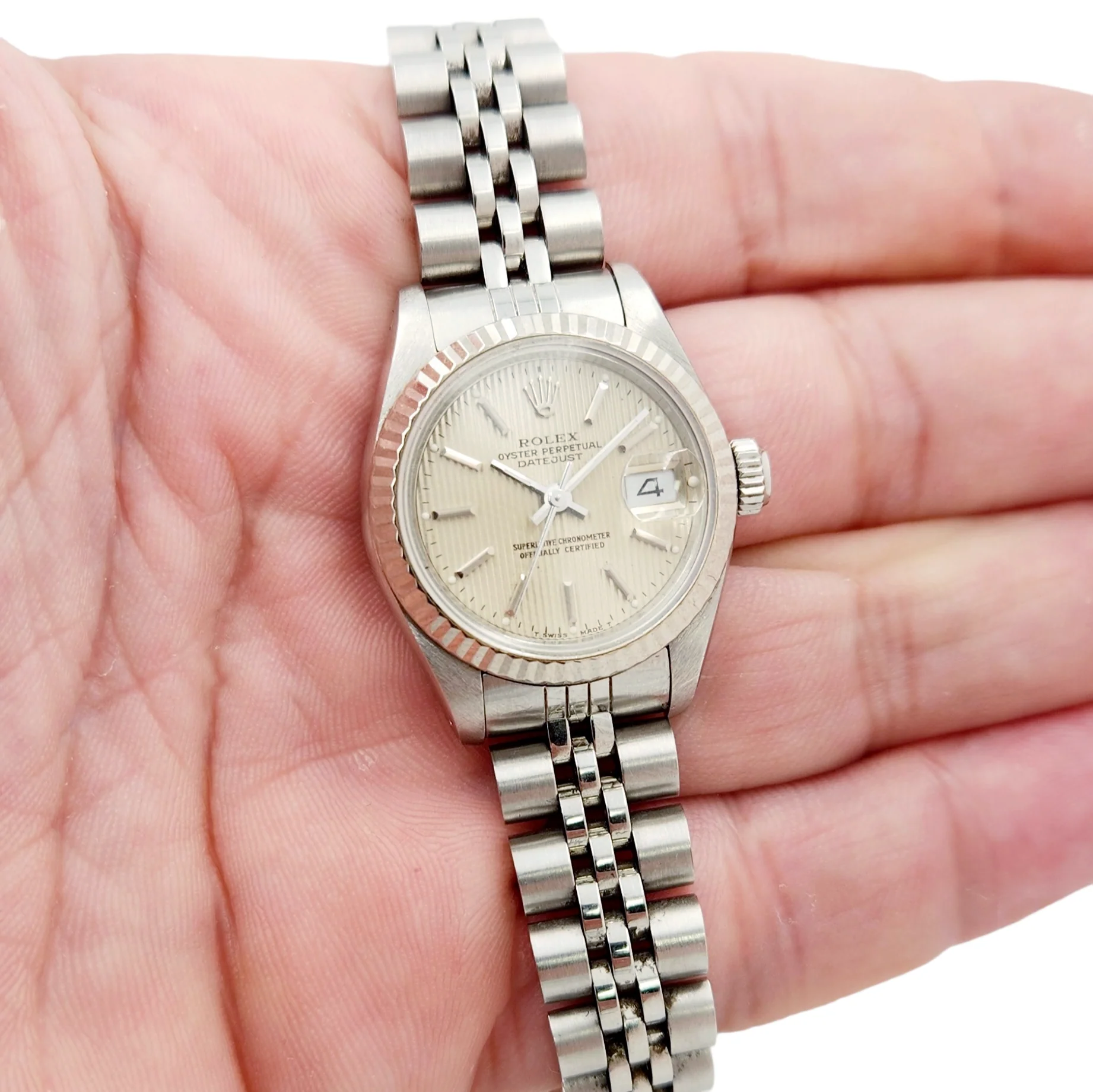 Ladies Rolex 26mm DateJust Stainless Steel Watch with Silver Tapestry Dial and Fluted Bezel. (Pre-Owned 69174)