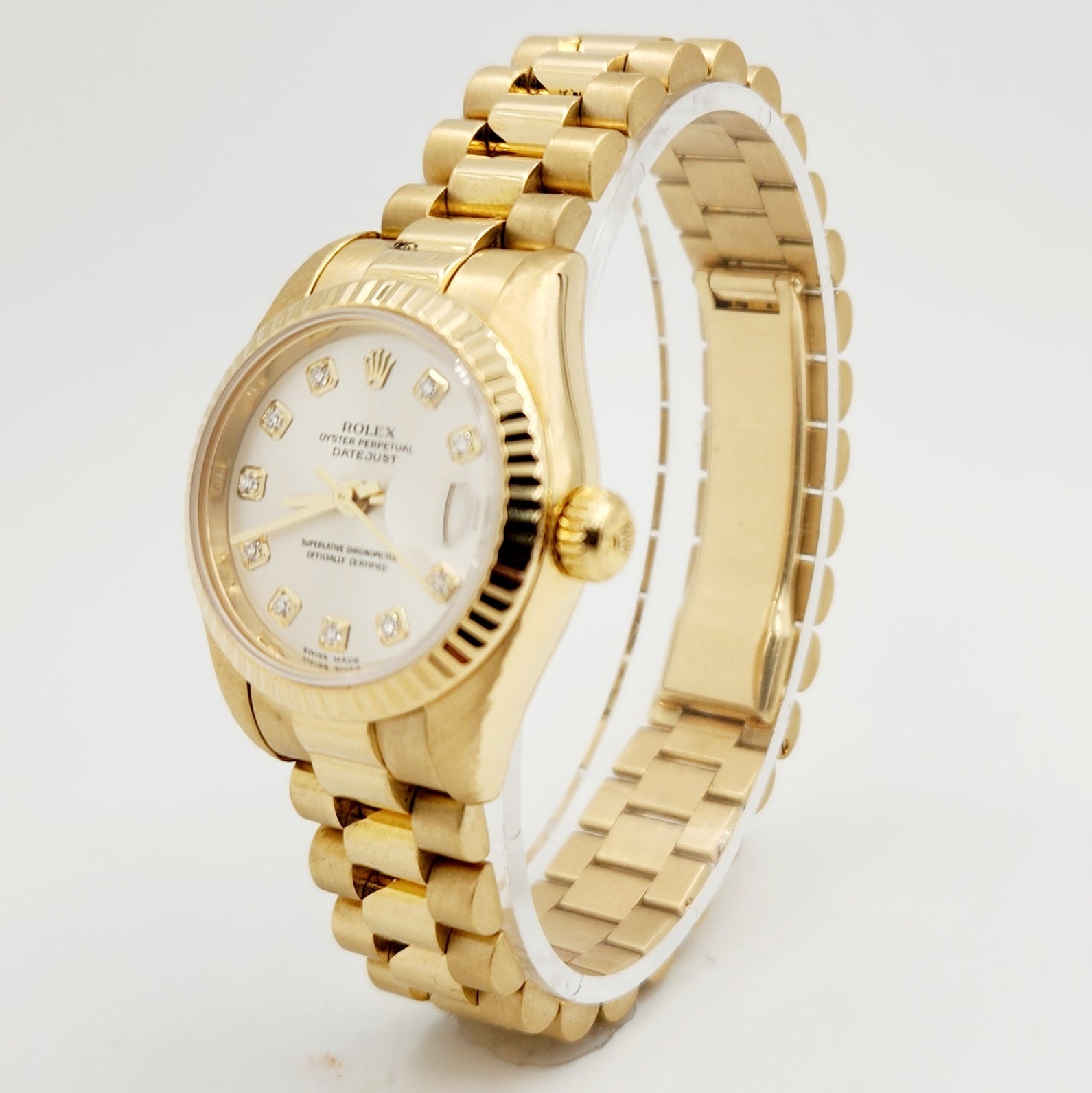 Ladies Rolex 26mm Presidential 18K Yellow Gold Watch with Silver Diamond Dial and Fluted Bezel. (Pre-Owned)