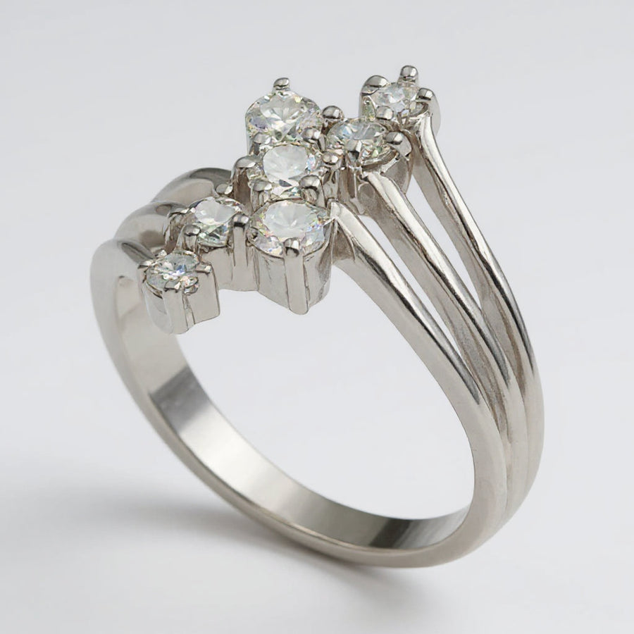 Estate Jewelry 14K White Gold with Ring With 7 Round Diamonds 0.55 Total Carat Weight. (Size 5.00)