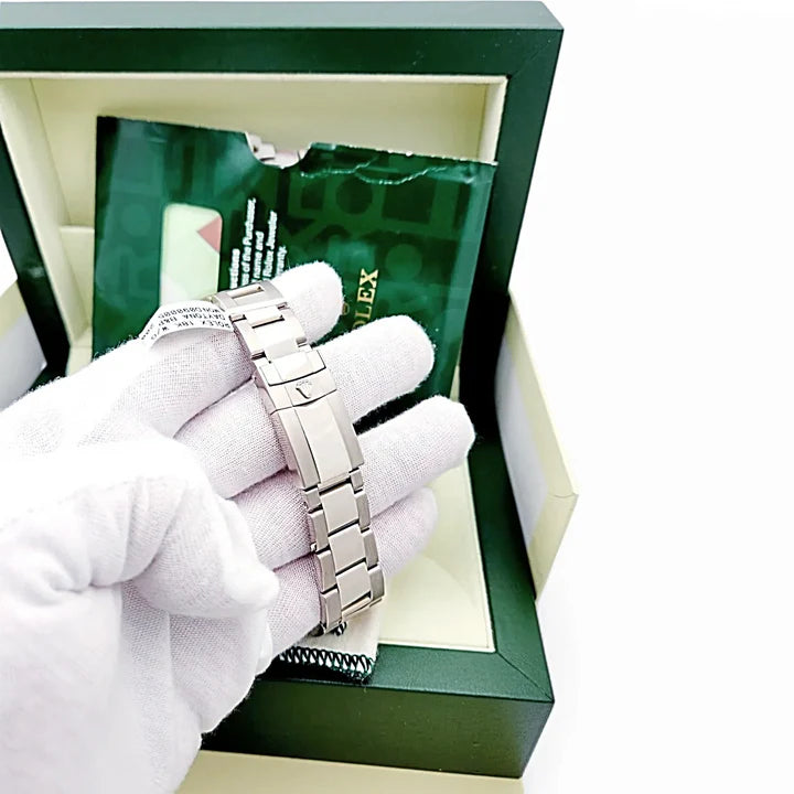 *2008 Men's Rolex 40mm Daytona - 18K White Gold Watch with Silver Chronograph Dial. (Pre-Owned Box/Paper 116509)