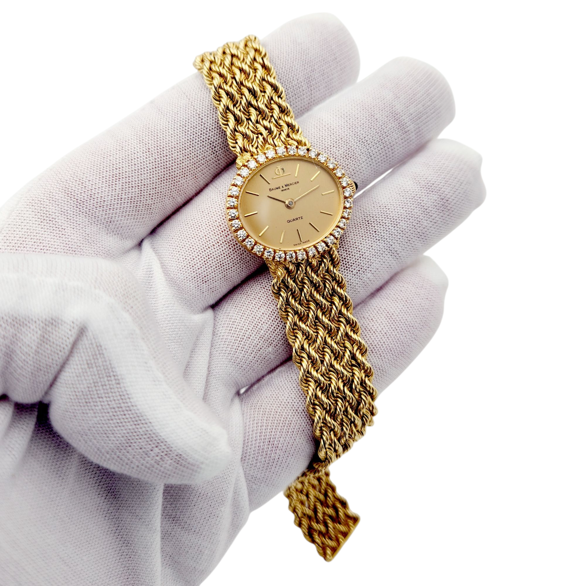 Ladies Baume & Mercier 24mm Vintage 18K Yellow Gold Watch with Gold Dial and Diamond Bezel. (Pre-Owned)