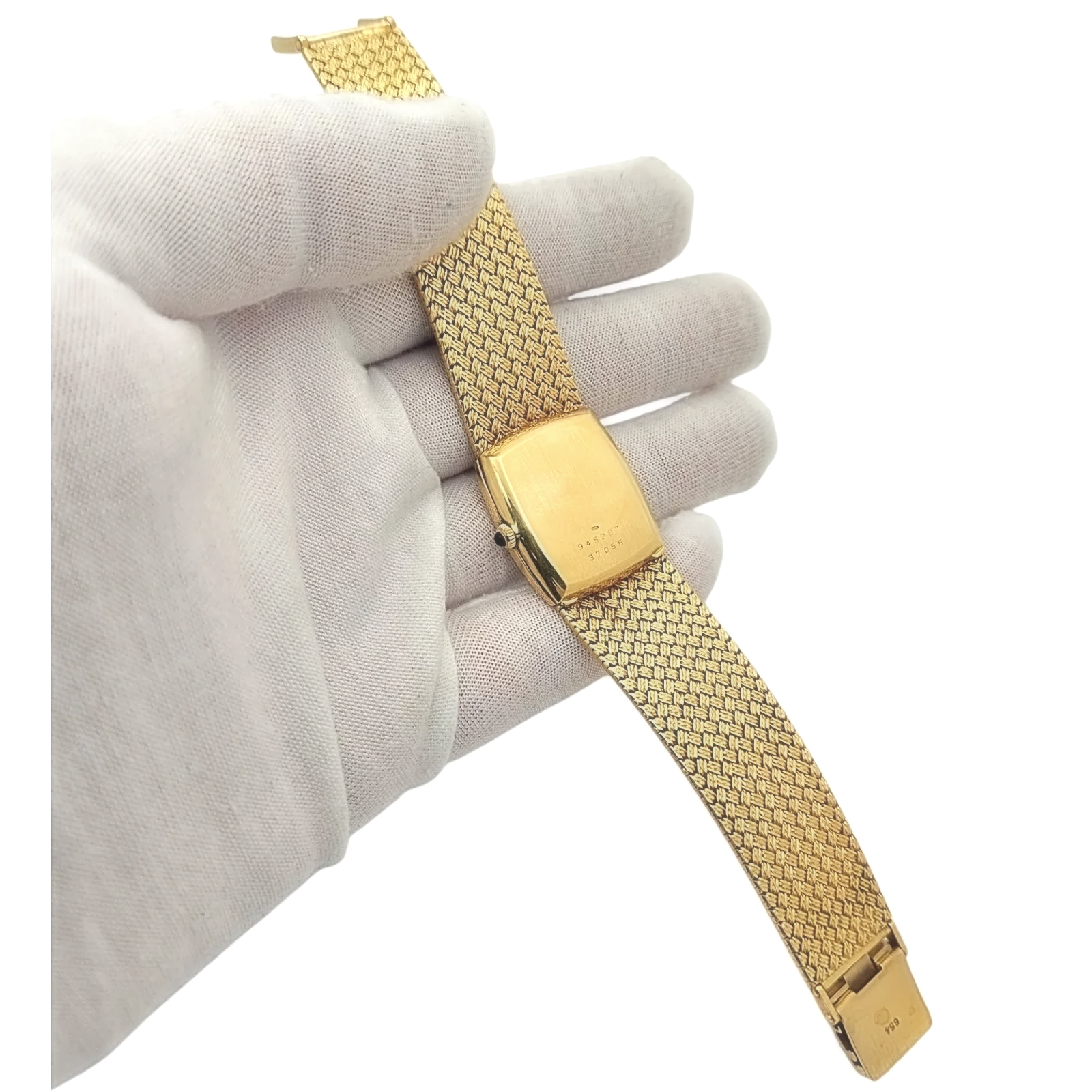 Ladies Baume & Mercier Vintage 18K Yellow Gold Automatic Watch with Gold Dial and Fixed Bezel. (Pre-Owned)