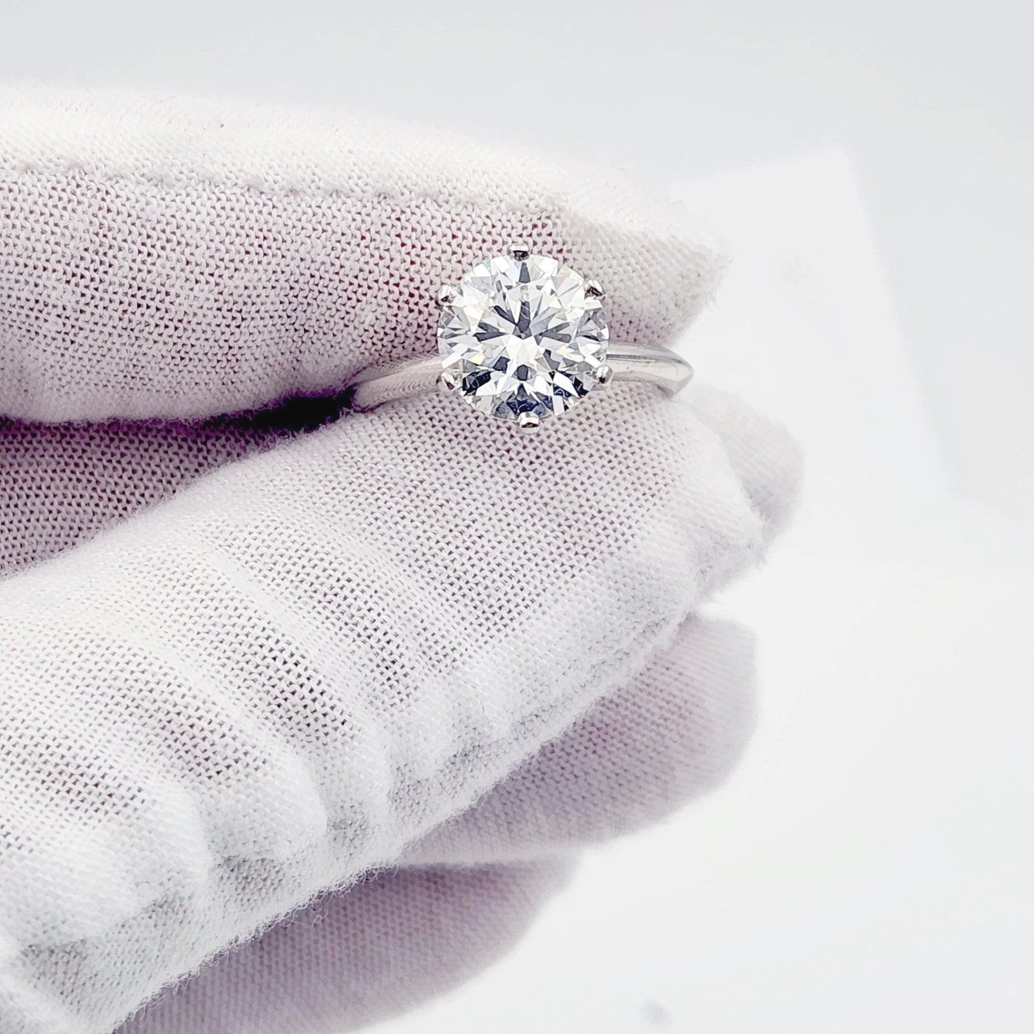 Tiffany & Co. Solitaire Round Cut 3.06 ct Diamond I Color, VS1 Clarity Platinum Engagement Ring