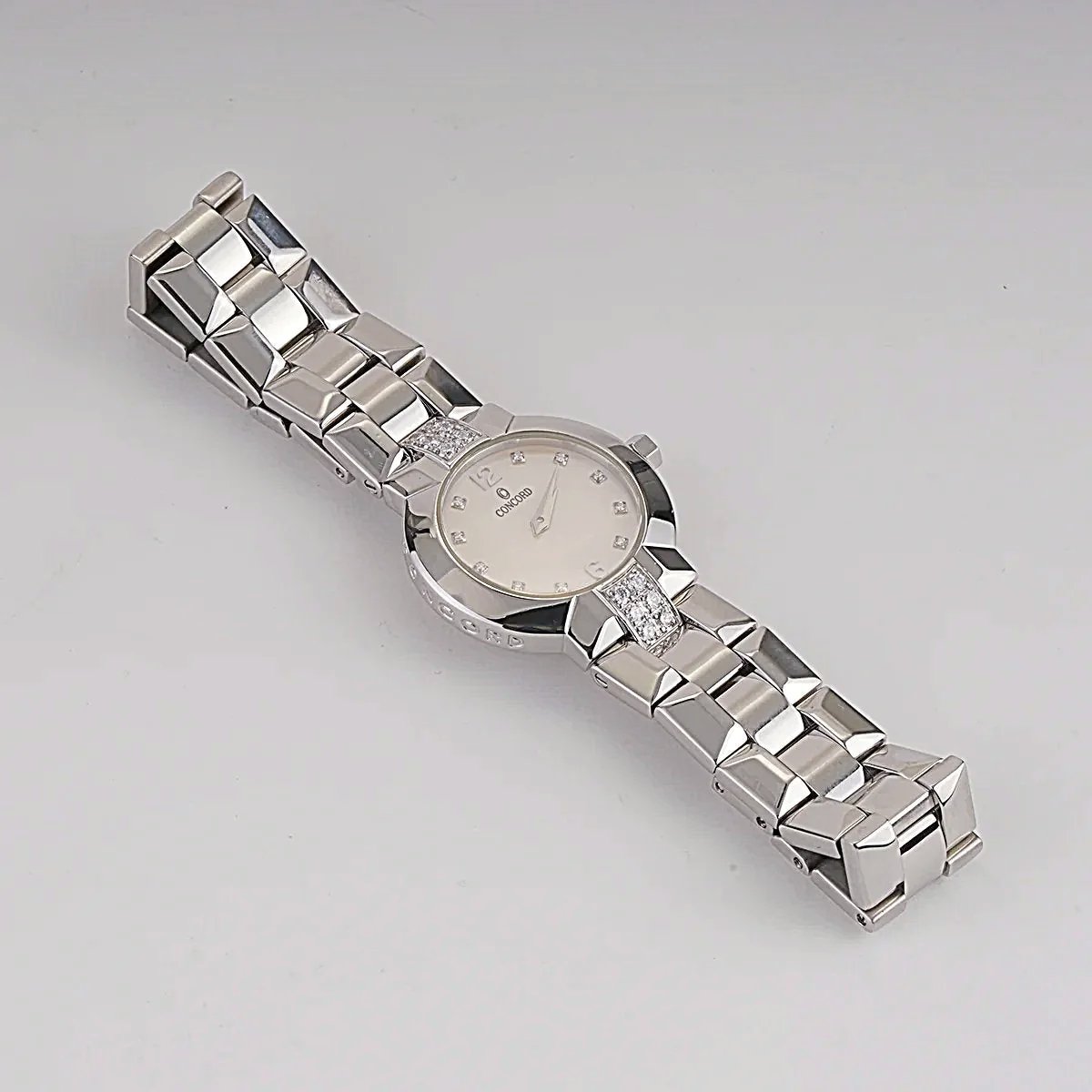 Ladies Concord La Scala 26mm Stainless Steel Watch with Pink Mother of Pearl Diamond Dial. (Pre-Owned)