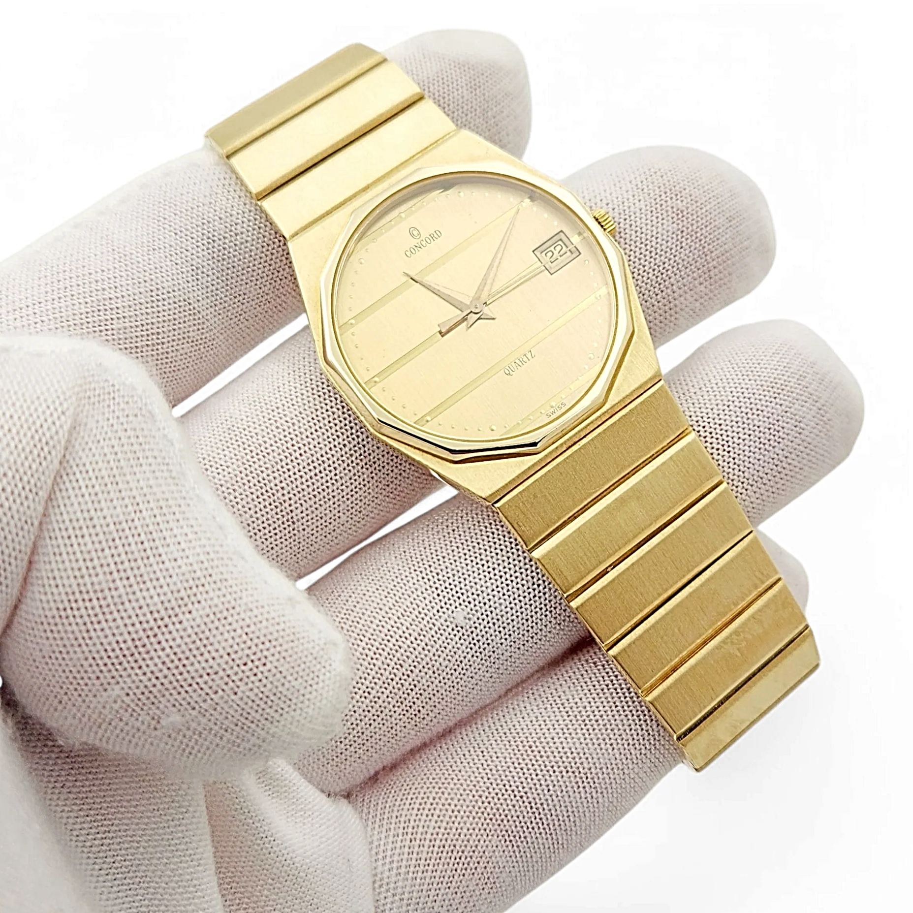 Men's Concord 33mm Mariner Octagon 14K Yellow Gold Watch with Gold Dial. (Pre-Owned)