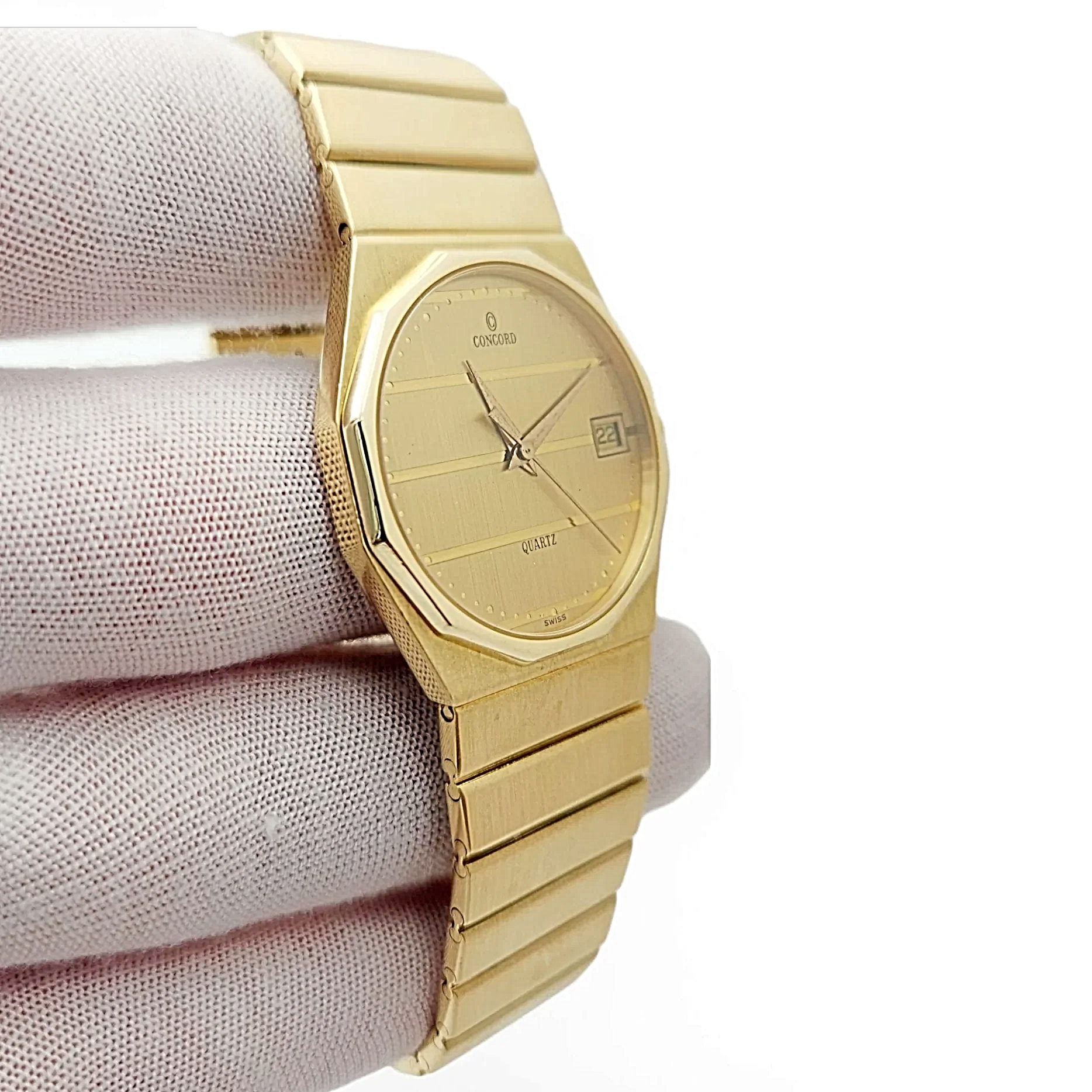 Men's Concord 33mm Mariner Octagon 14K Yellow Gold Watch with Gold Dial. (Pre-Owned)