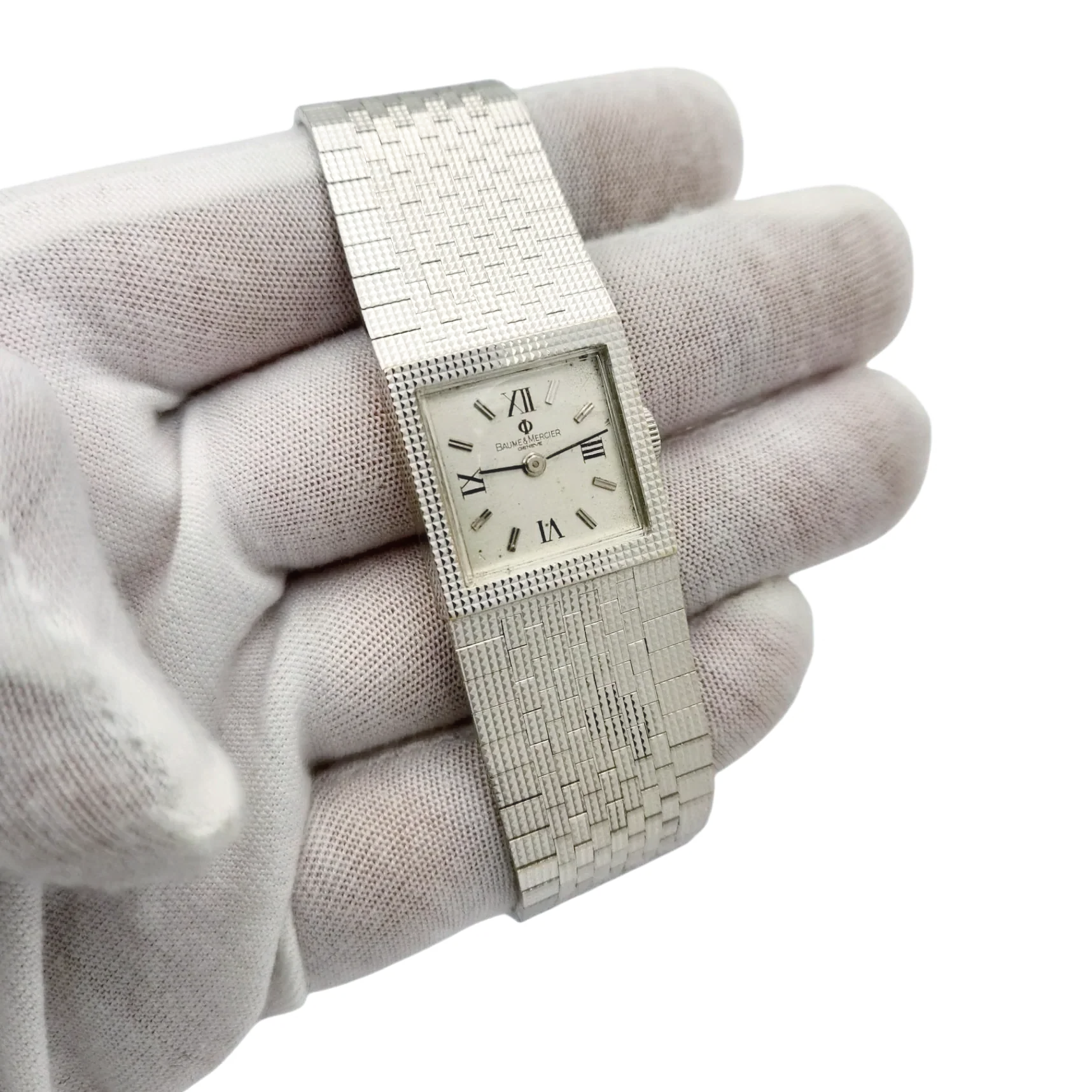 Ladies Baume & Mercier 22mm Vintage 14K White Gold Watch with Silver Dial. (Pre-Owned)