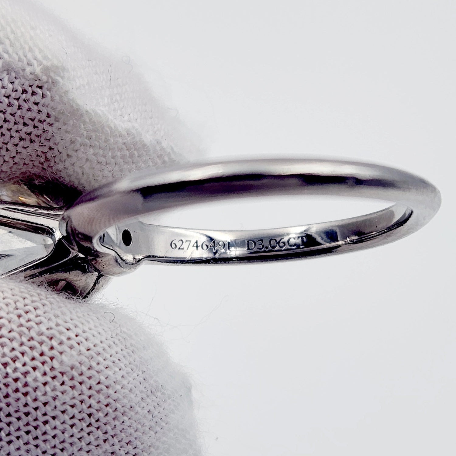 Tiffany & Co. Solitaire Round Cut 3.06 ct Diamond I Color, VS1 Clarity Platinum Engagement Ring