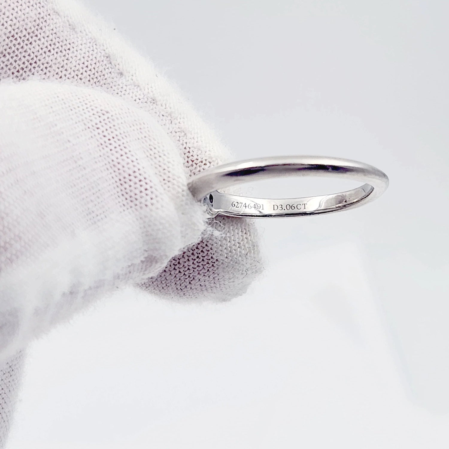 Tiffany & Co. Solitaire Round Cut 3.06 ct Diamond I Color, VS1 Clarity Platinum Engagement Ring