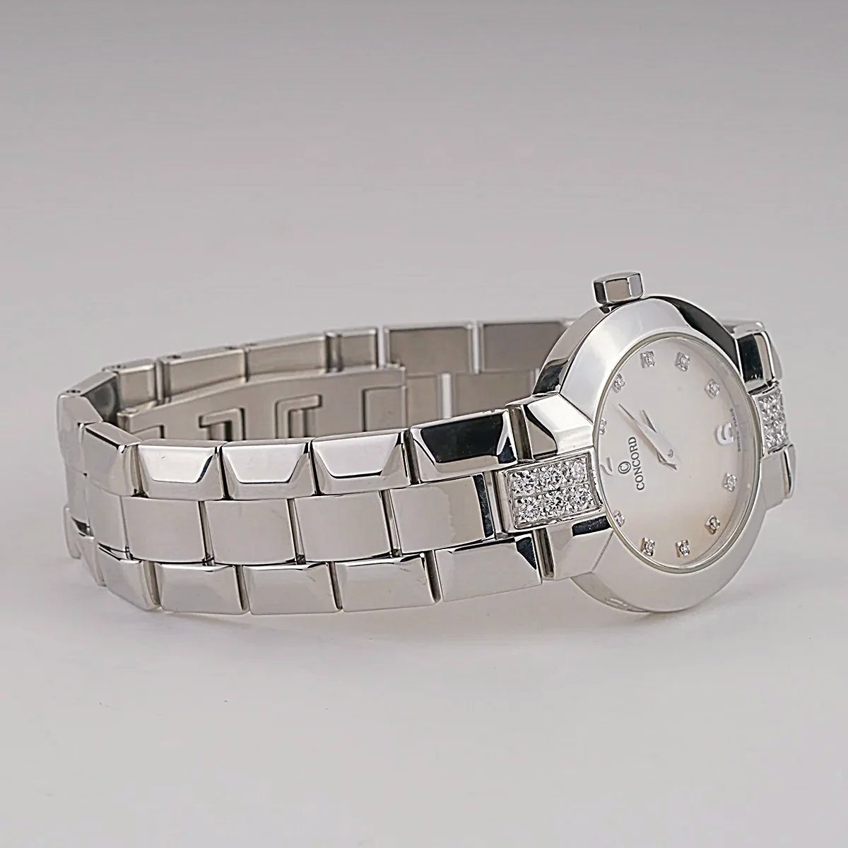 Ladies Concord La Scala 26mm Stainless Steel Watch with Pink Mother of Pearl Diamond Dial. (Pre-Owned)