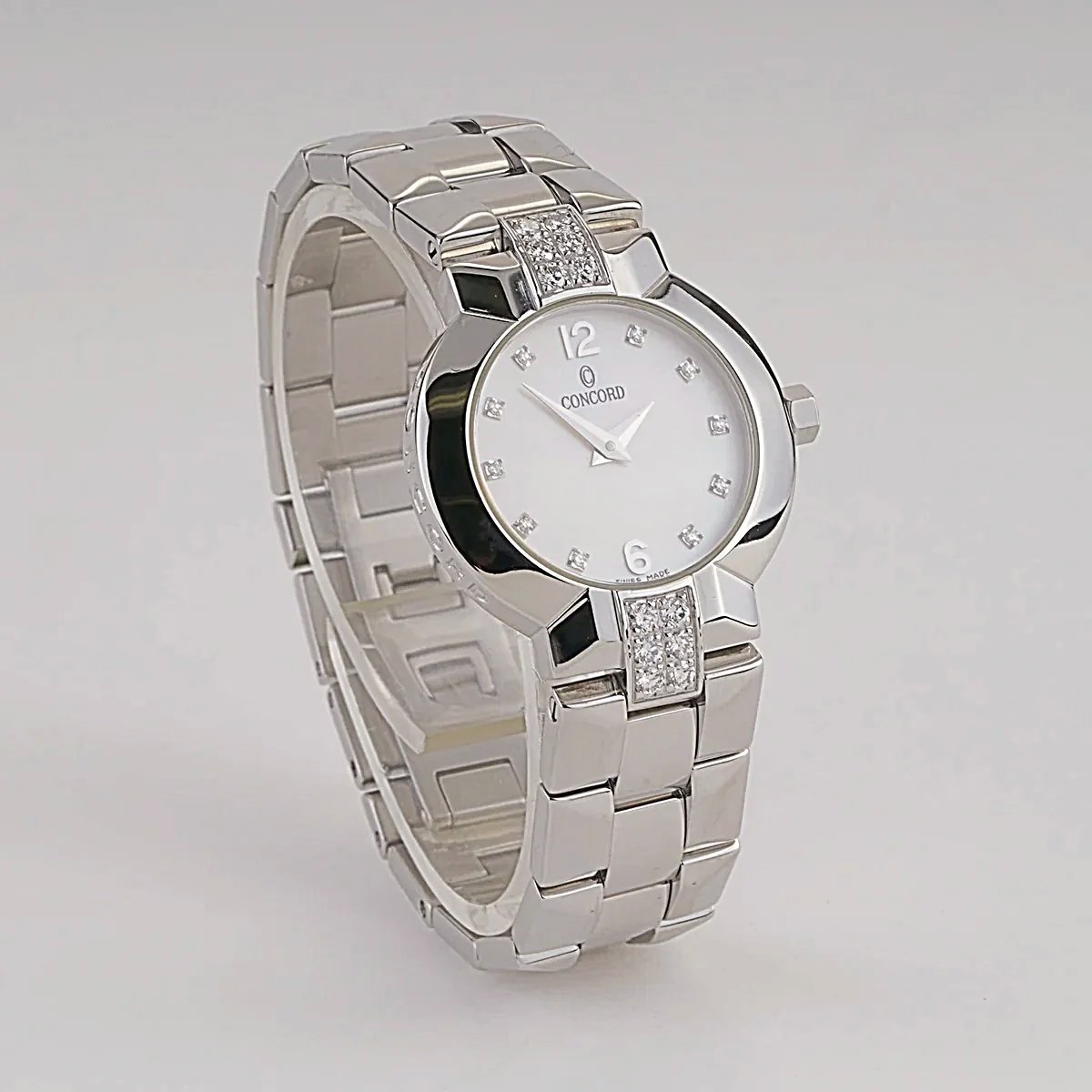 Ladies Concord La Scala 26mm Stainless Steel Watch with Pink Mother of Pearl Diamond Dial. (Pre-Owned)