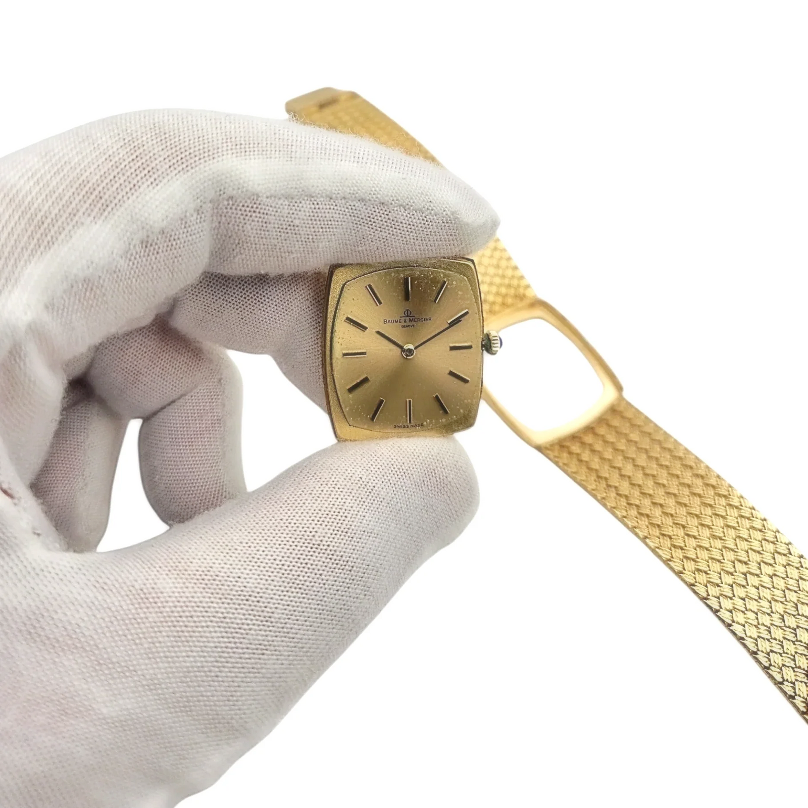 Ladies Baume & Mercier Vintage 18K Yellow Gold Automatic Watch with Gold Dial and Fixed Bezel. (Pre-Owned)