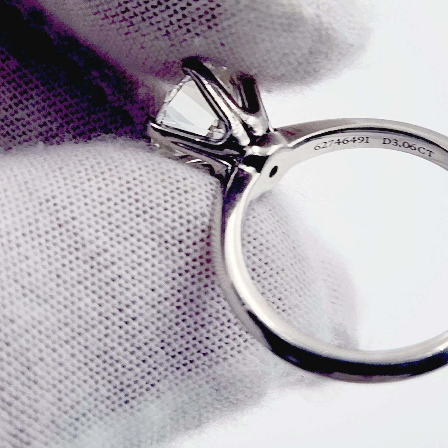 Tiffany & Co. Solitaire Round Cut 3.06 ct Diamond I Color, VS1 Clarity Platinum Engagement Ring