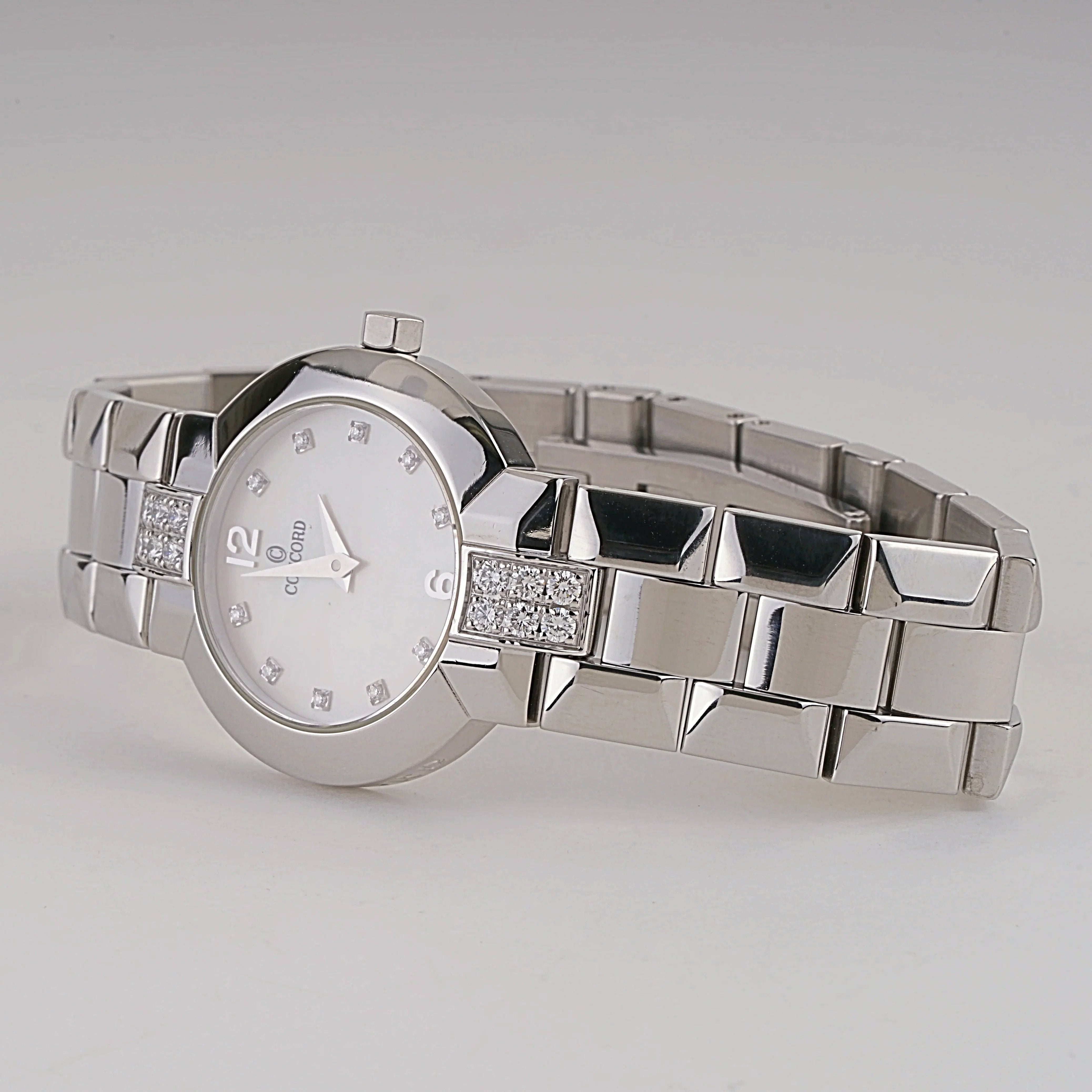 Ladies Concord La Scala 26mm Stainless Steel Watch with Pink Mother of Pearl Diamond Dial. (Pre-Owned)