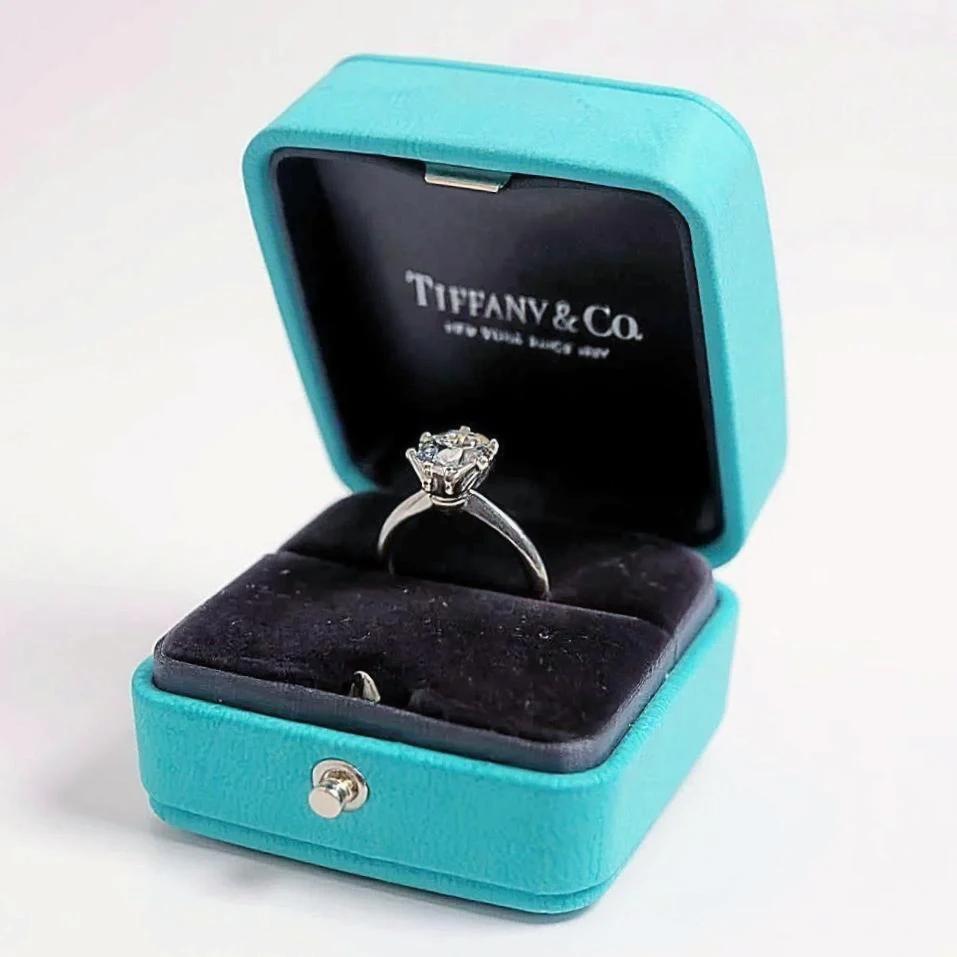 Tiffany & Co. Solitaire Round Cut 3.06 ct Diamond I Color, VS1 Clarity Platinum Engagement Ring