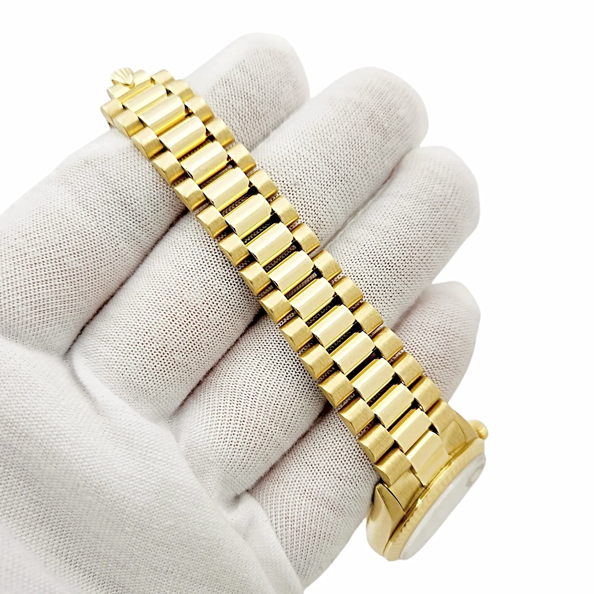 Ladies Rolex Midsize 31mm DateJust 18K Yellow Gold Watch with Diamond Champagne Dial and Fluted Bezel. (Pre-Owned 68278)