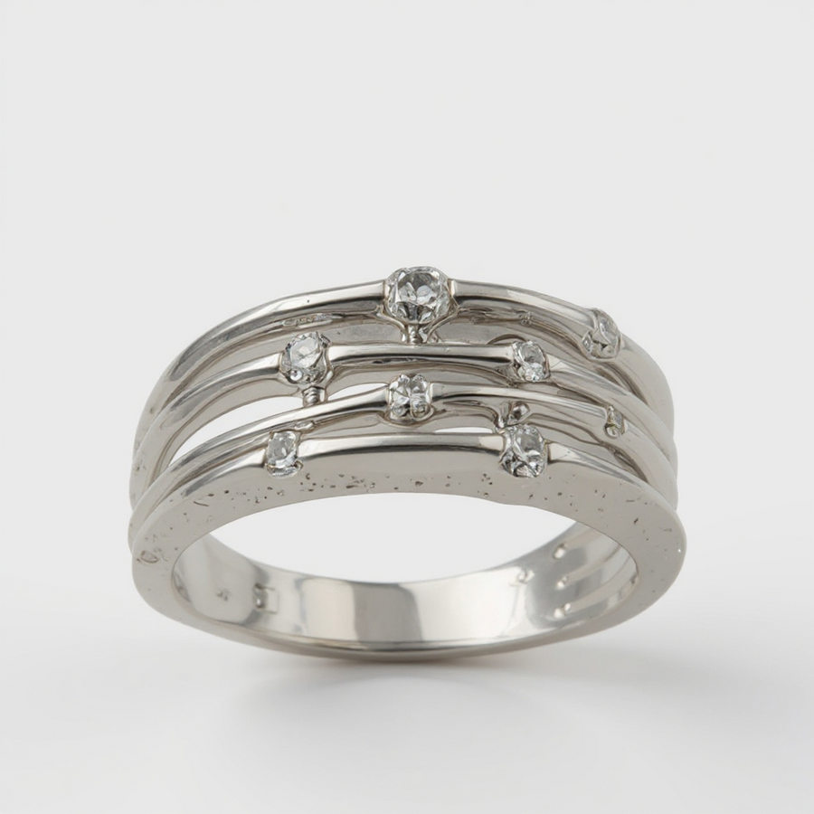 Estate Jewelry 10K White Gold with Ring With 8 Round Diamonds 0.24 Total Carat Weight. (Size 7.00)