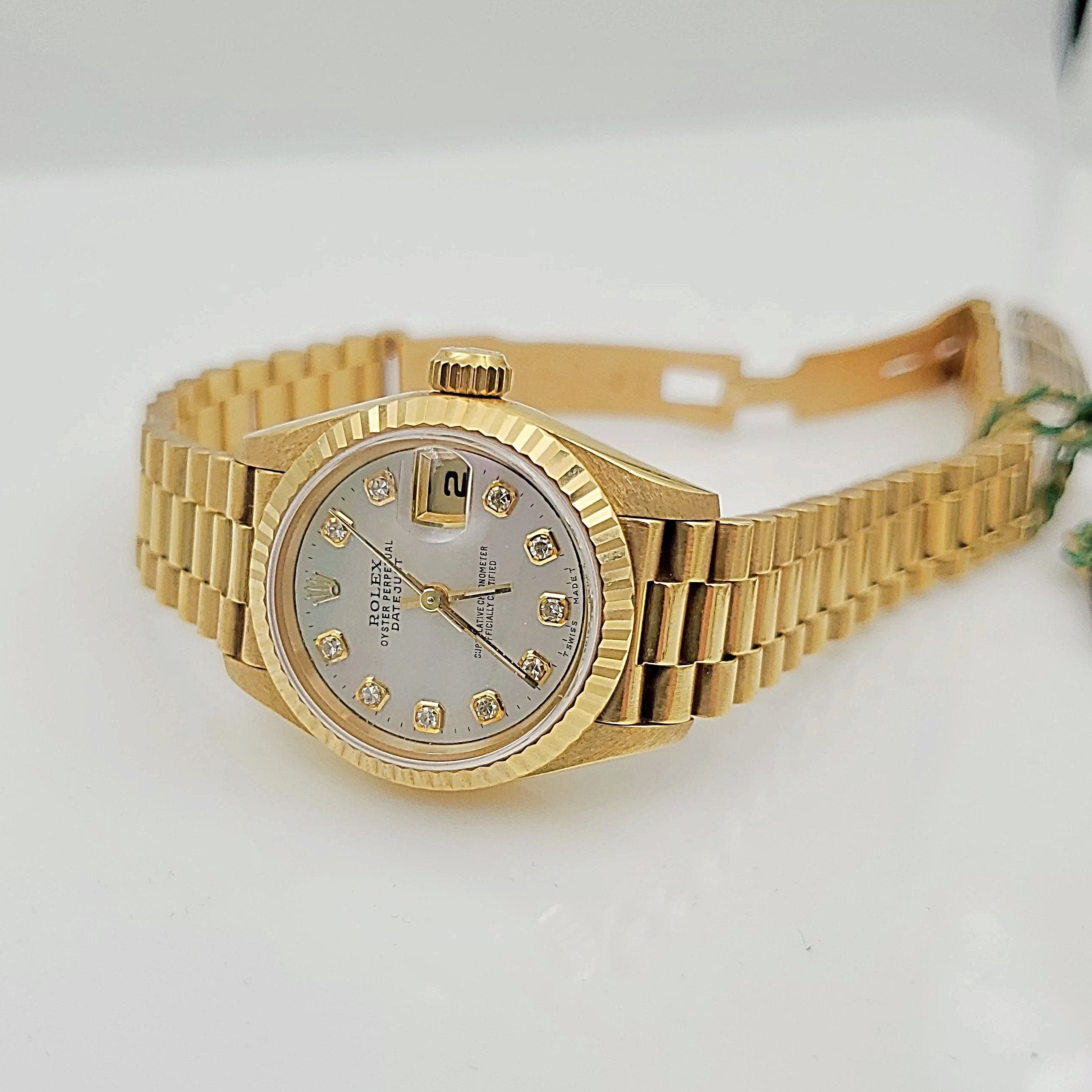 Ladies Rolex 26mm Presidential 18K Solid Yellow Gold Watch with Mother of Pearl Diamond Dial and Fluted Bezel. (Pre-Owned)