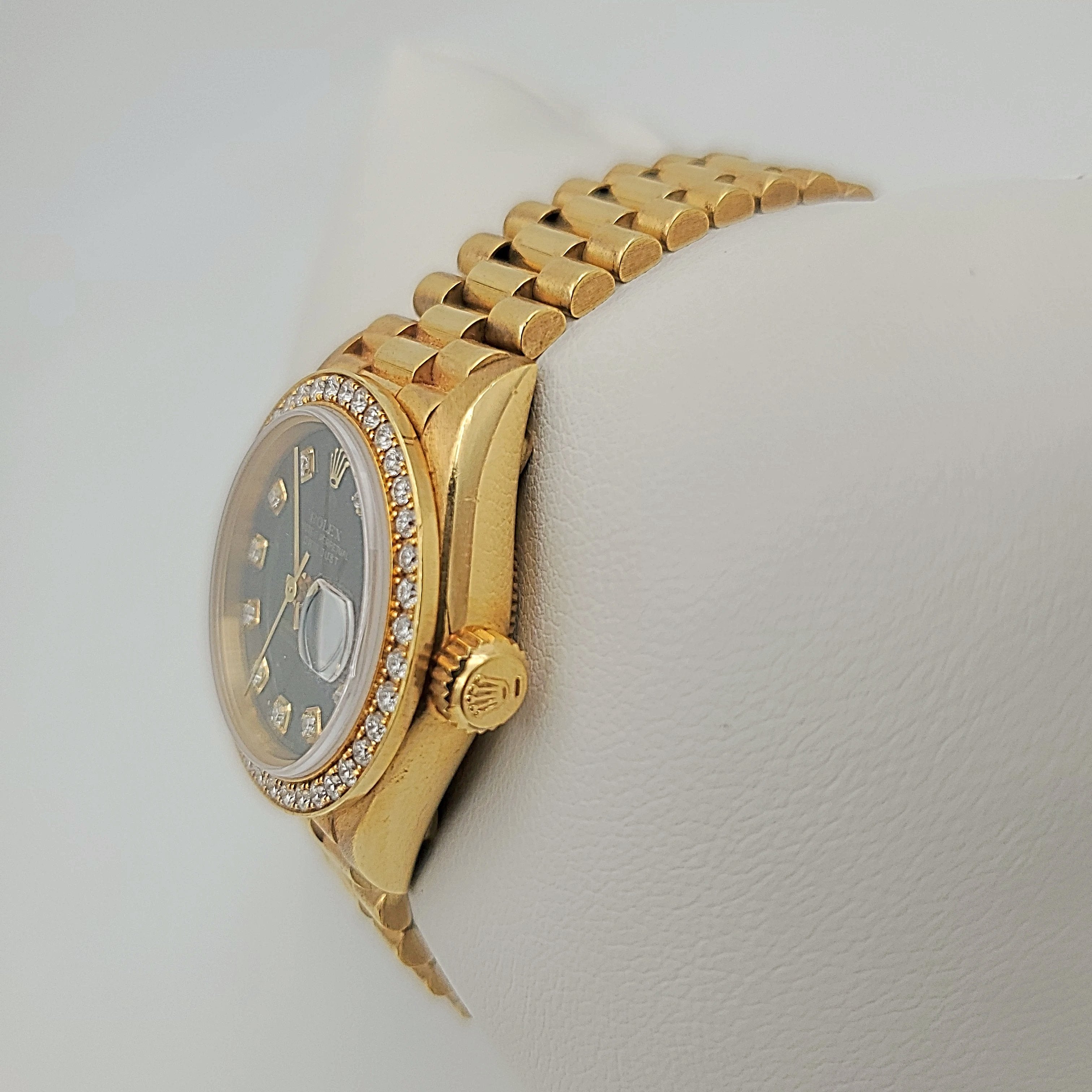 Women's Rolex 26mm Presidential 18K Yellow Gold Watch with Black Diamond Dial and Diamond Bezel. (Pre-Owned)
