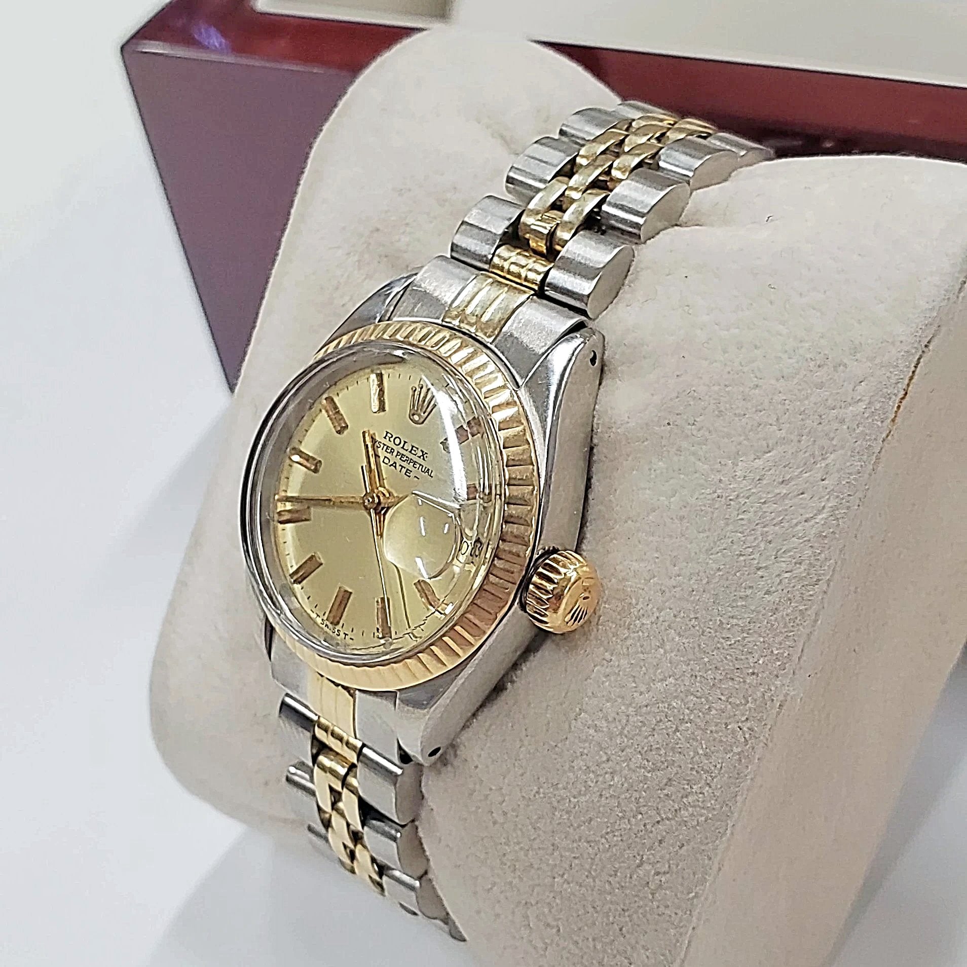 Women's Rolex 26mm DateJust Two-Tone 14K Gold Watch with Champagne Dial and Fluted Bezel. (Pre-Owned)