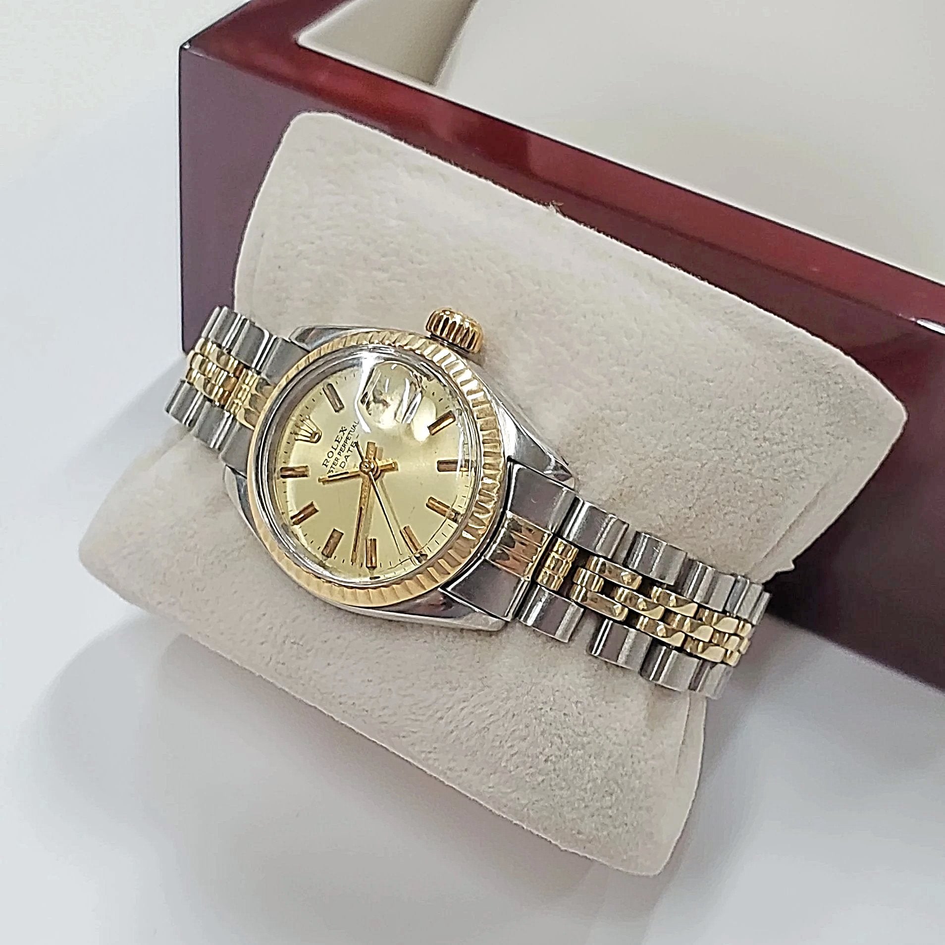 Ladies Rolex 26mm DateJust Two Tone 14K Gold Watch with Champagne Dial and Fluted Bezel. (Pre-Owned)