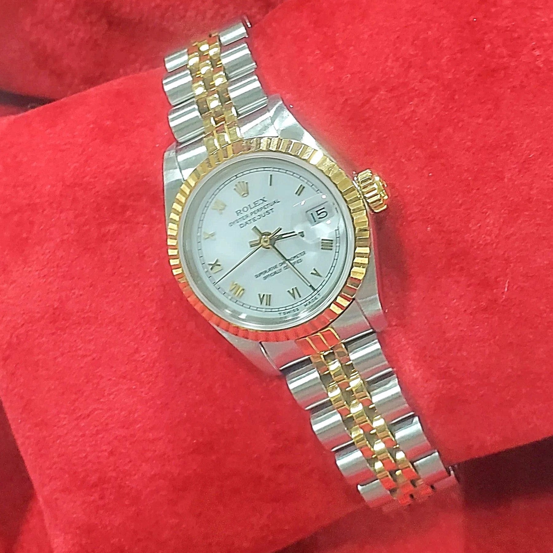 Women's Rolex 26mm DateJust Two-Tone 18K Gold Watch with White Dial, Fluted Bezel and Roman Numerals. (Pre-Owned)
