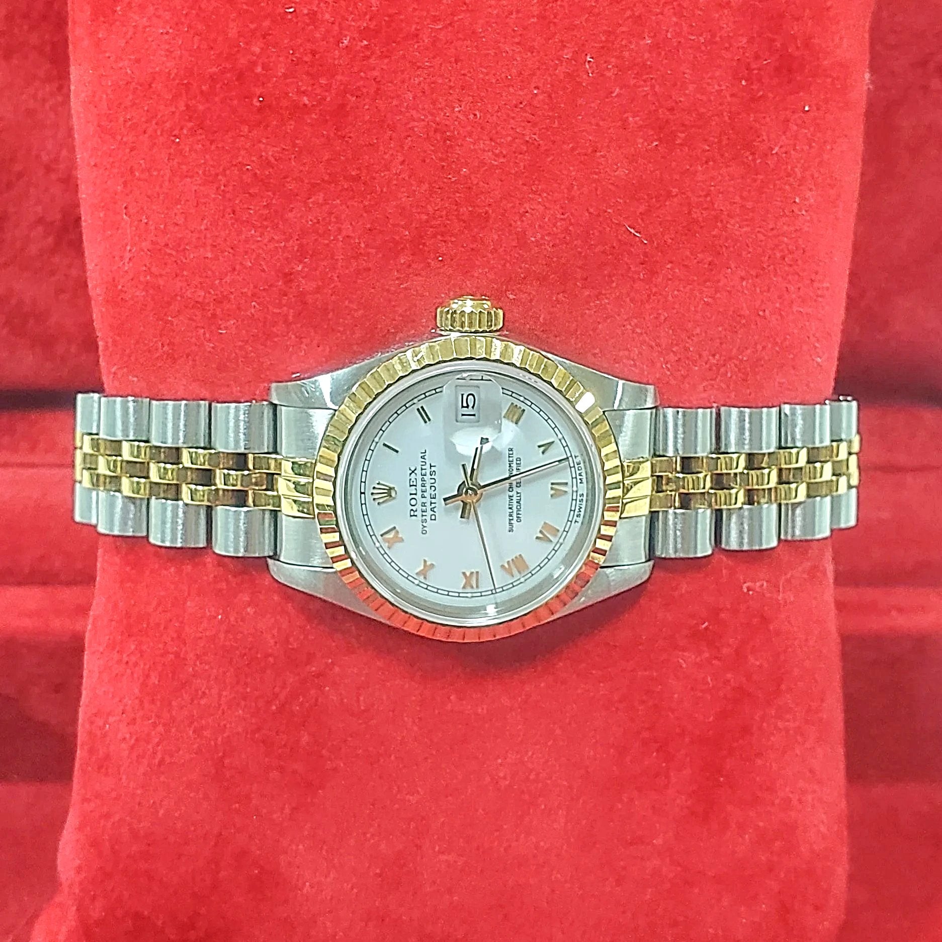 Ladies Rolex 26mm DateJust Two Tone 18K Gold Watch with White Dial, Fluted Bezel and Roman Numerals. (Pre-Owned)