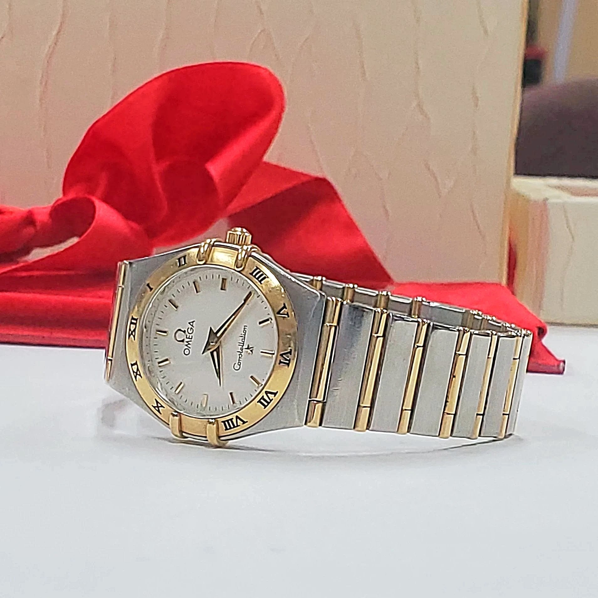 Woman's Omega Two Tone Constellation 28mm Watch with Omega Calibre 4061 and Quartz Movement. (Pre-Owned)