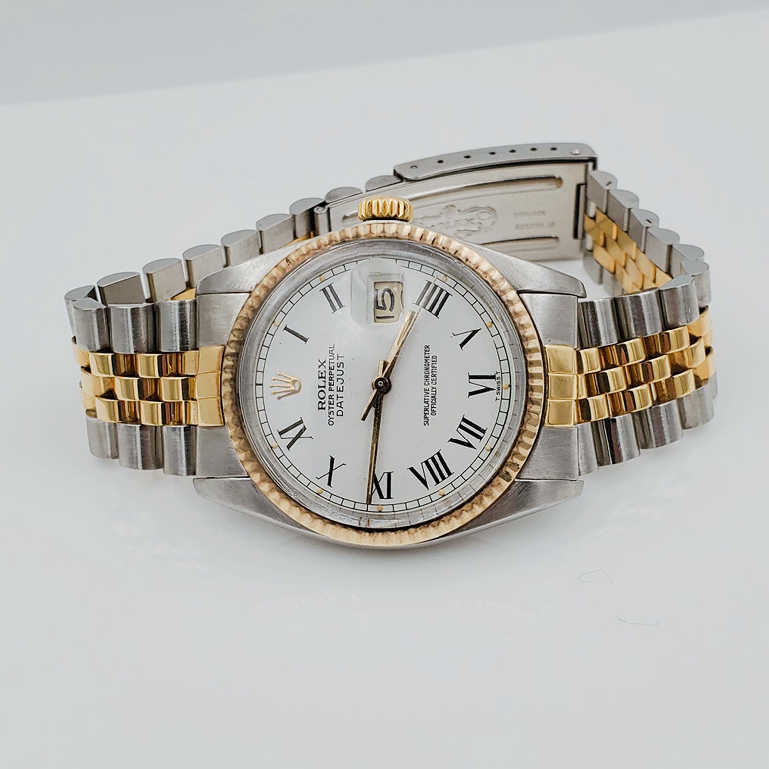 Men's Rolex 36mm Vintage DateJust 18k Gold / Stainless Steel Two Tone Watch with White Dial, Roman Numeral and Fluted Bezel. (Pre-Owned)