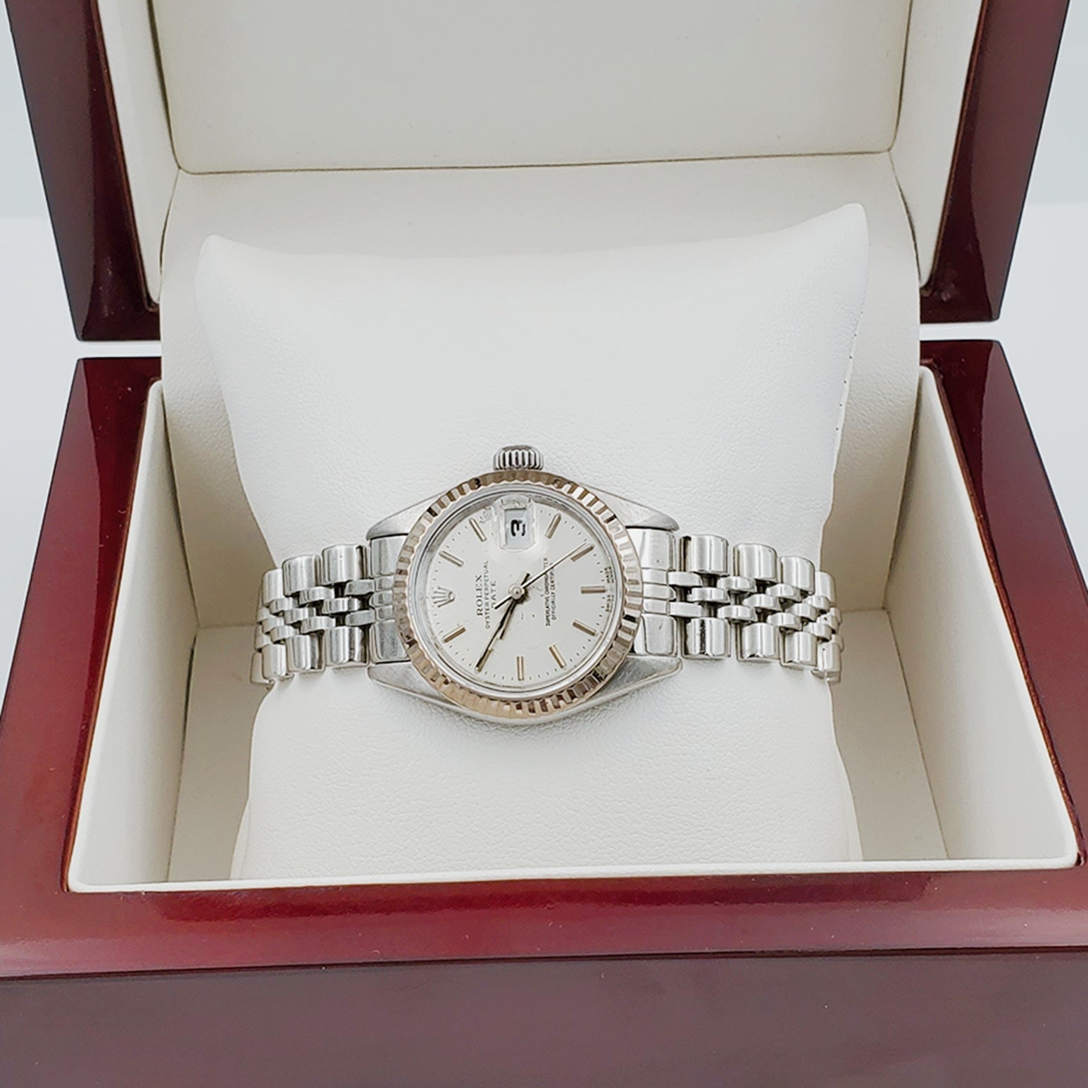 Ladies Rolex 26mm DateJust 18K White Gold / Stainless Steel Watch with Silver Dial and Fluted Bezel. (Pre-Owned)