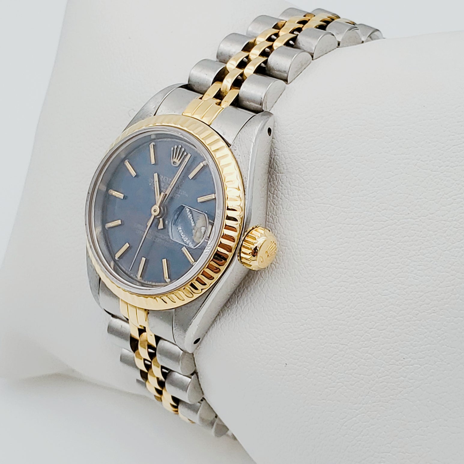 Women's Rolex 26mm Two-Tone DateJust 18K Gold Watch with Blue Dial and 18k Fluted Bezel. (Pre-Owned)